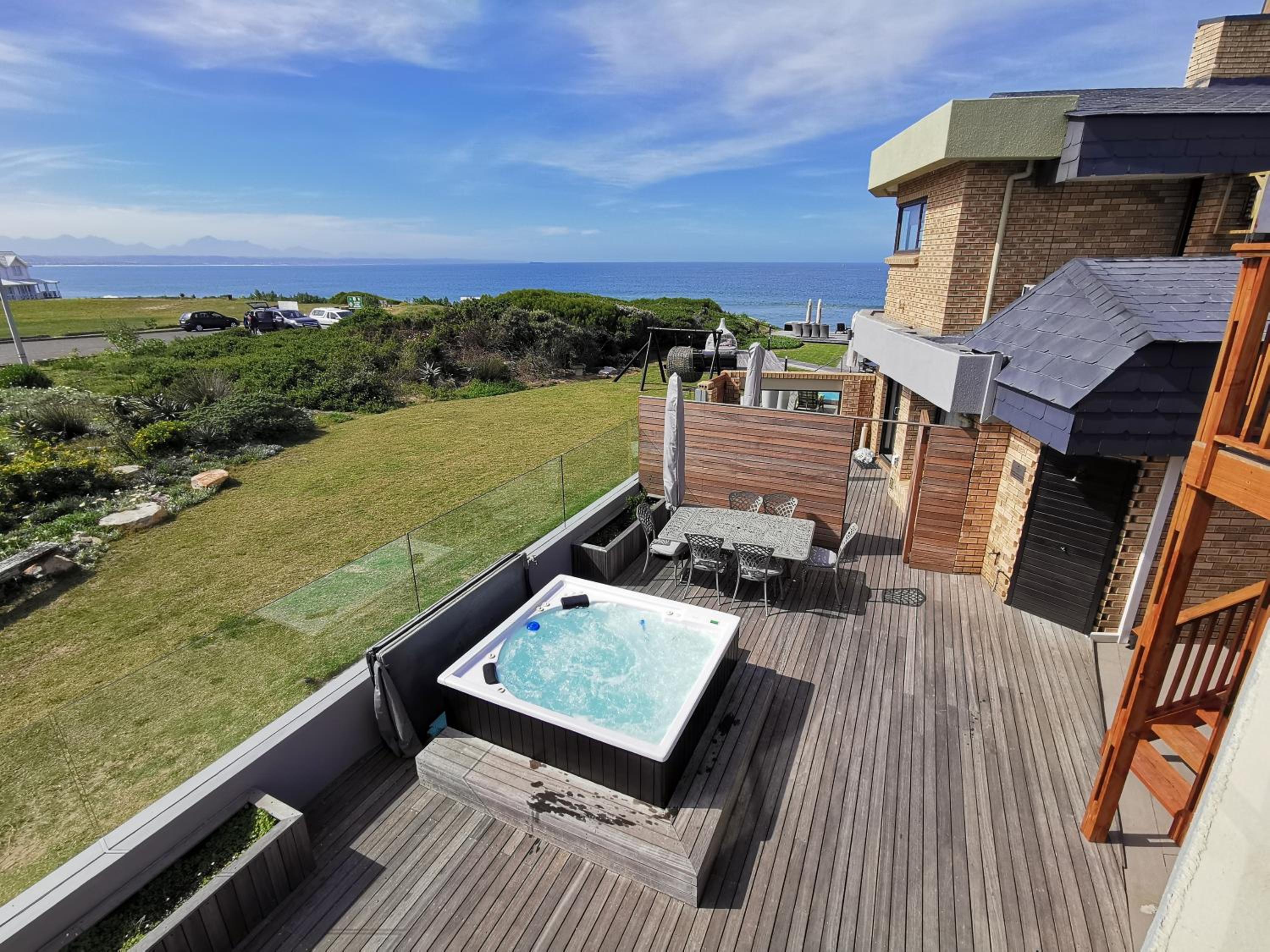 Luxury Suite - Photo 6