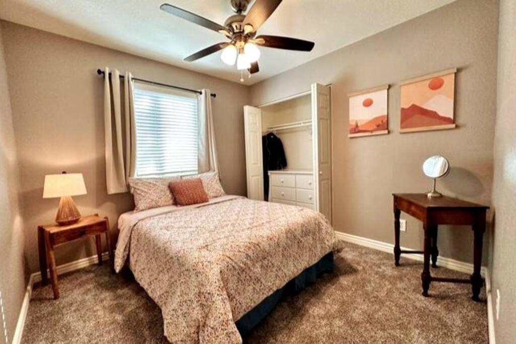 Five-Bedroom House photo 1