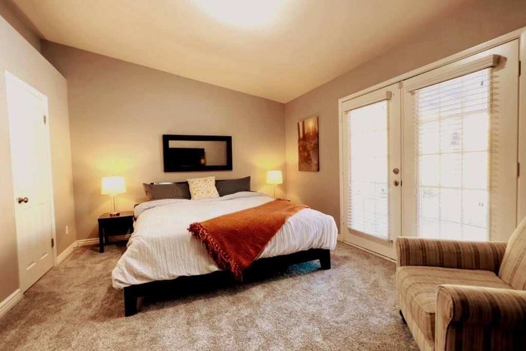 Five-Bedroom House photo 2