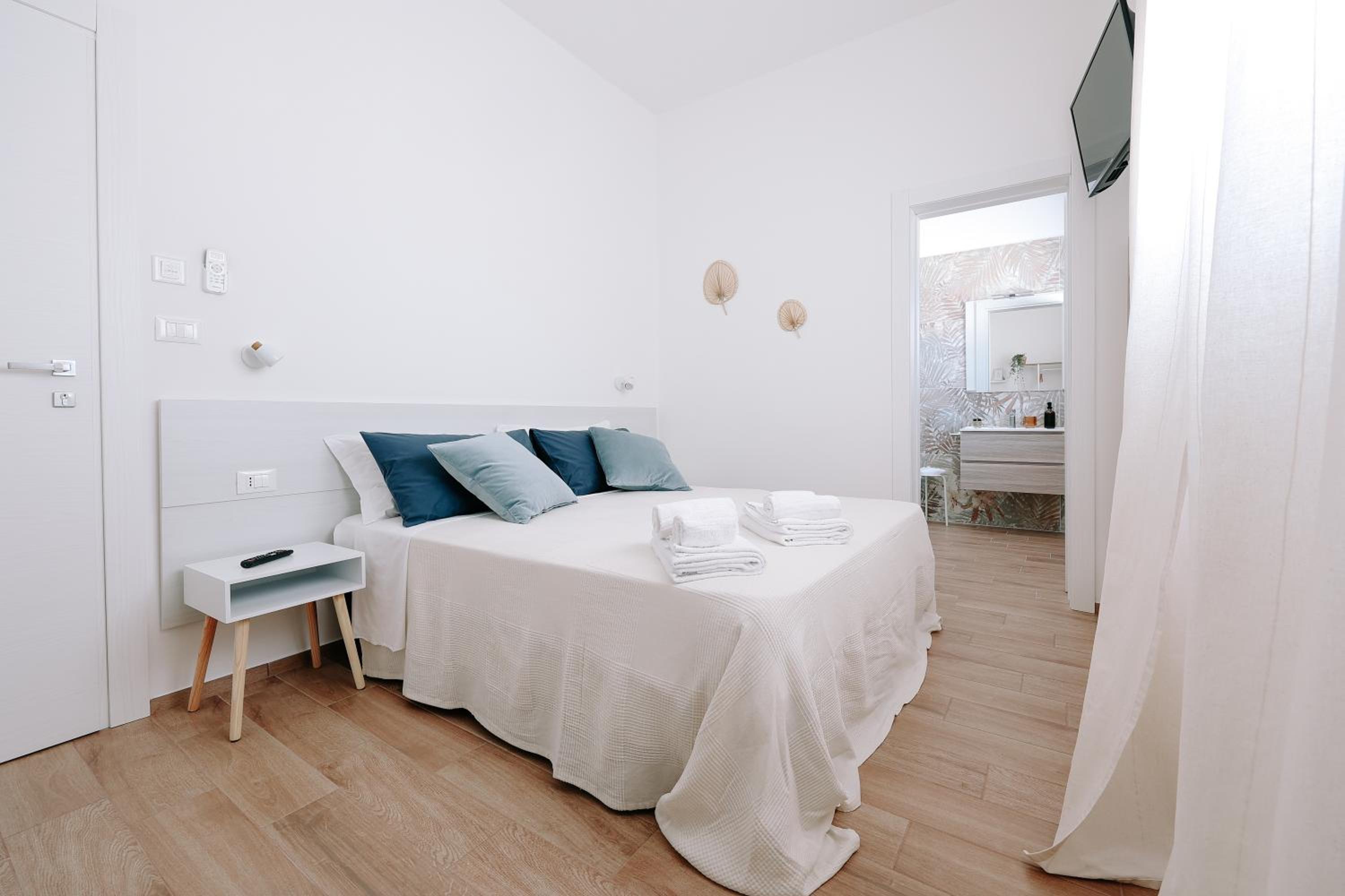Twin Room with Private Bathroom photo 3