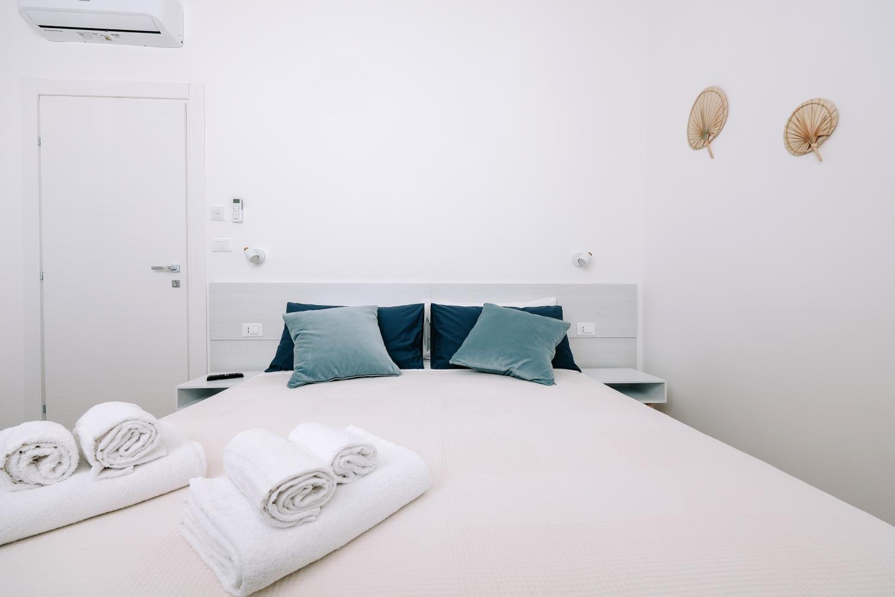 Twin Room with Private Bathroom photo 2