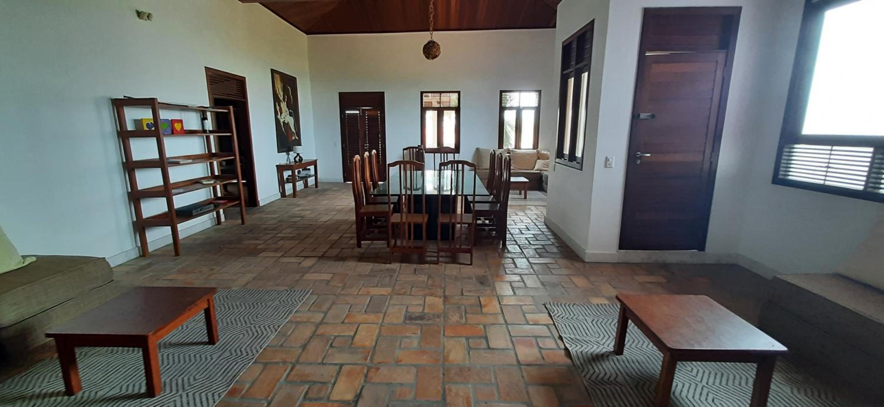 Five-Bedroom House photo 1