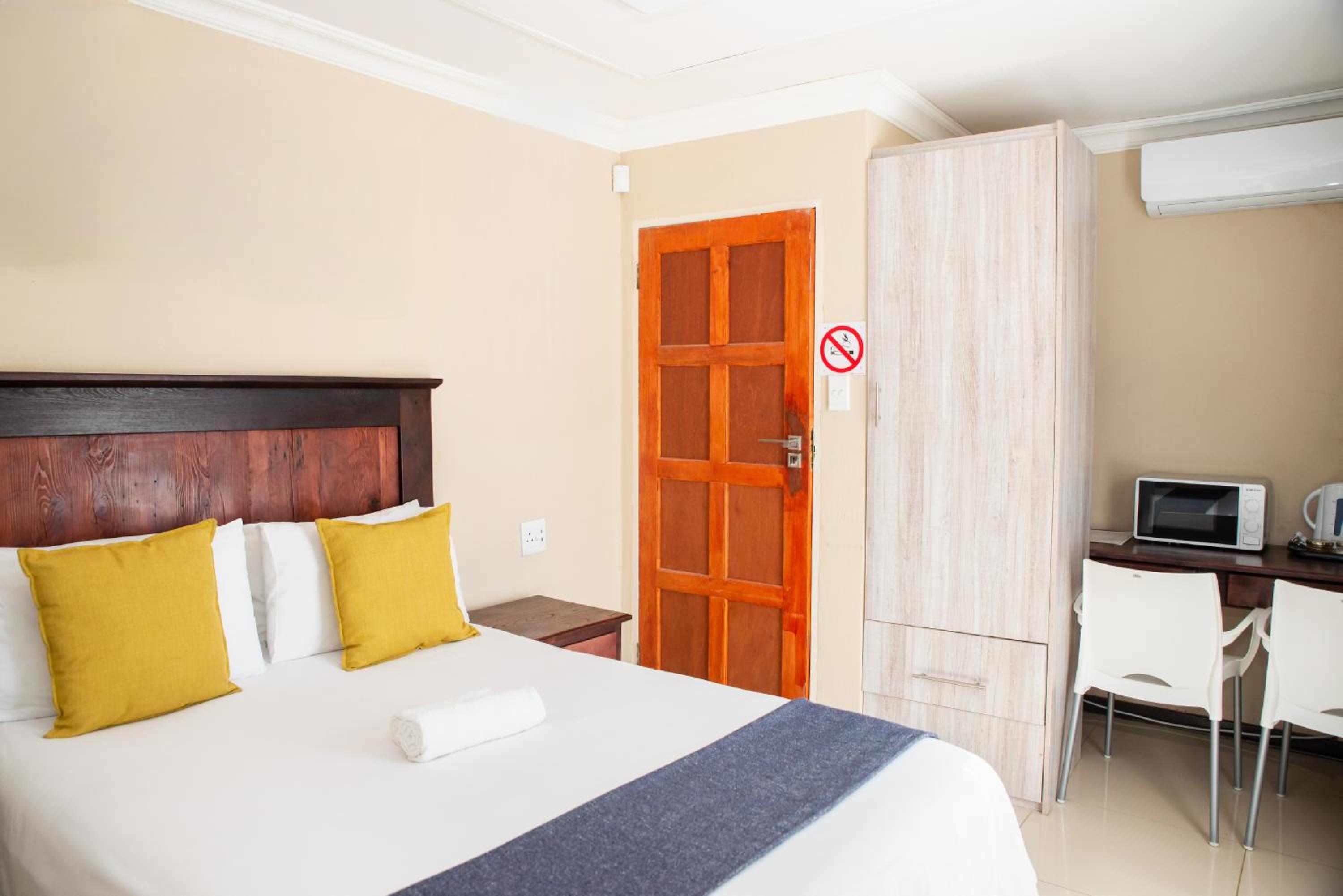Double Room with Private Bathroom photo 1
