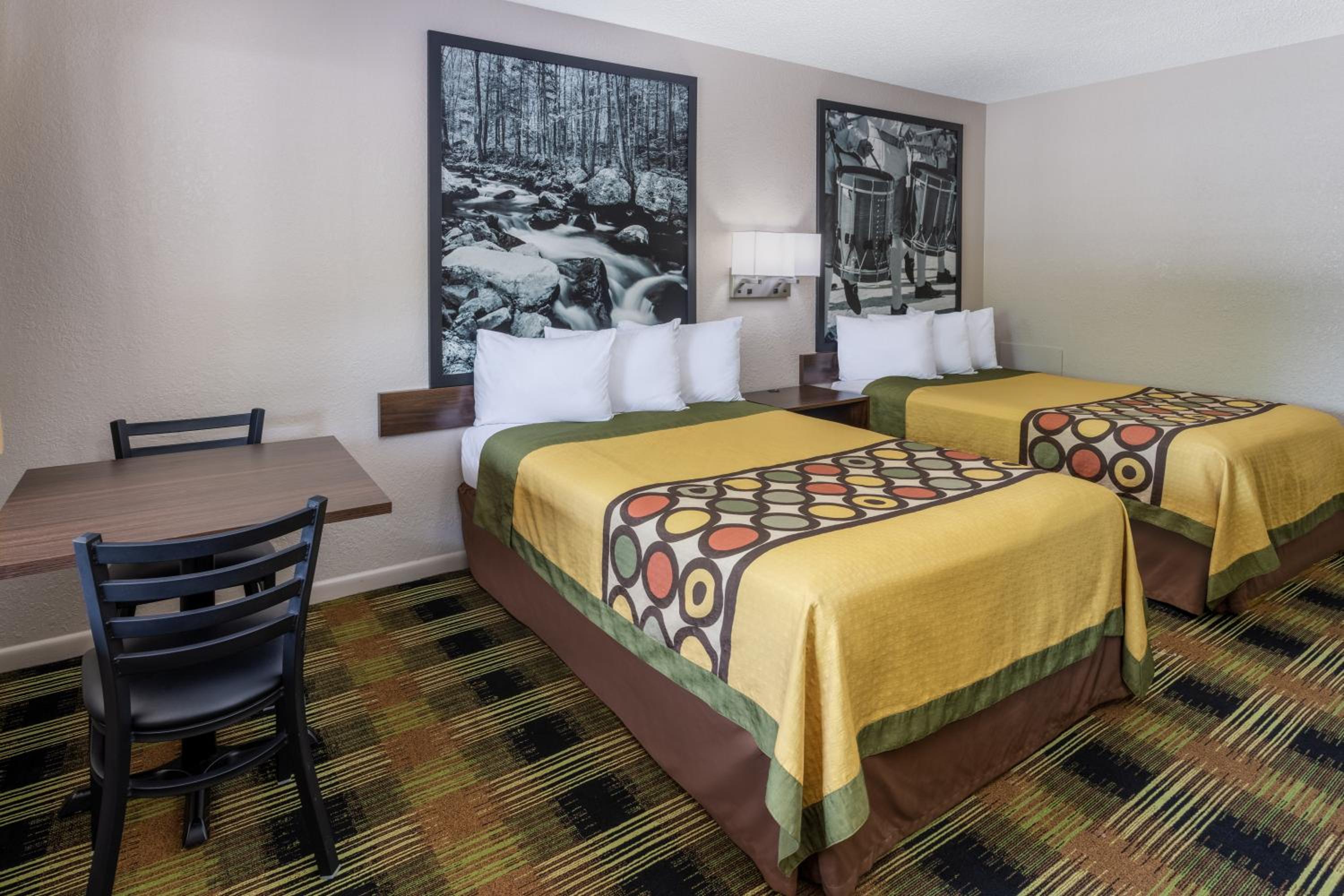 Deluxe Double Room with Two Double Beds - Non-Smoking photo 2