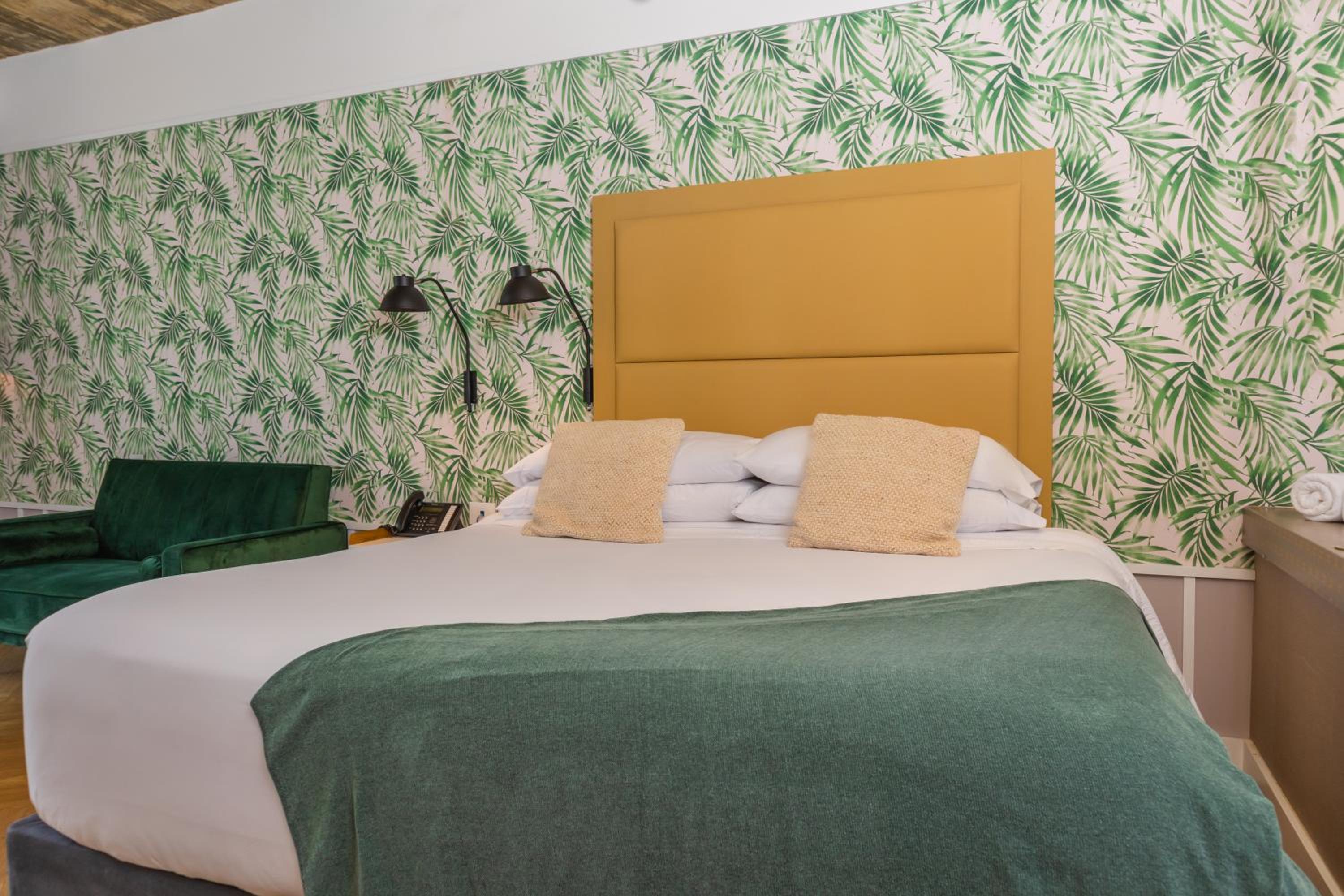 1 King Bed-Suite Studio  - Photo 1