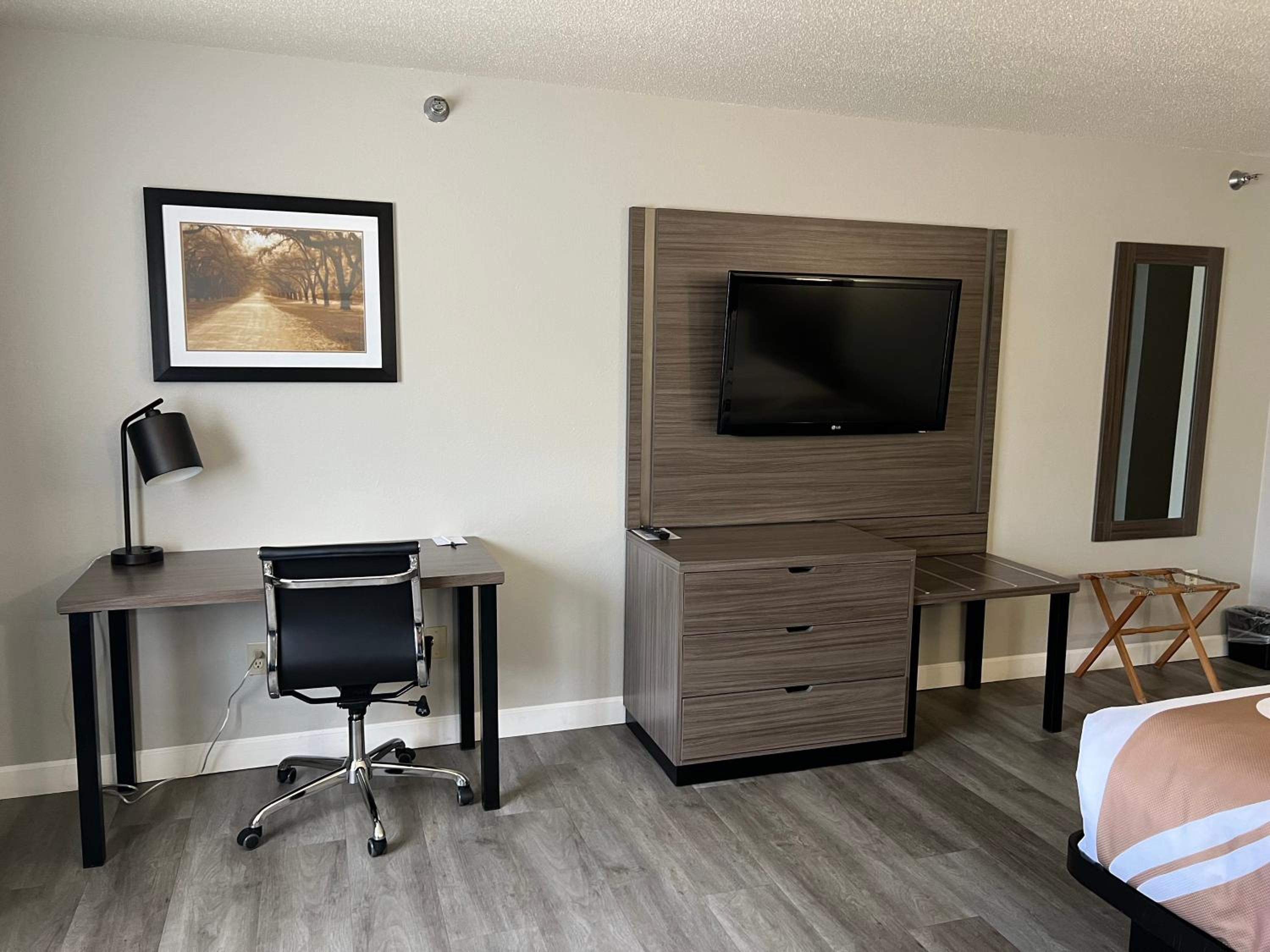 King Room - Non-Smoking photo 2