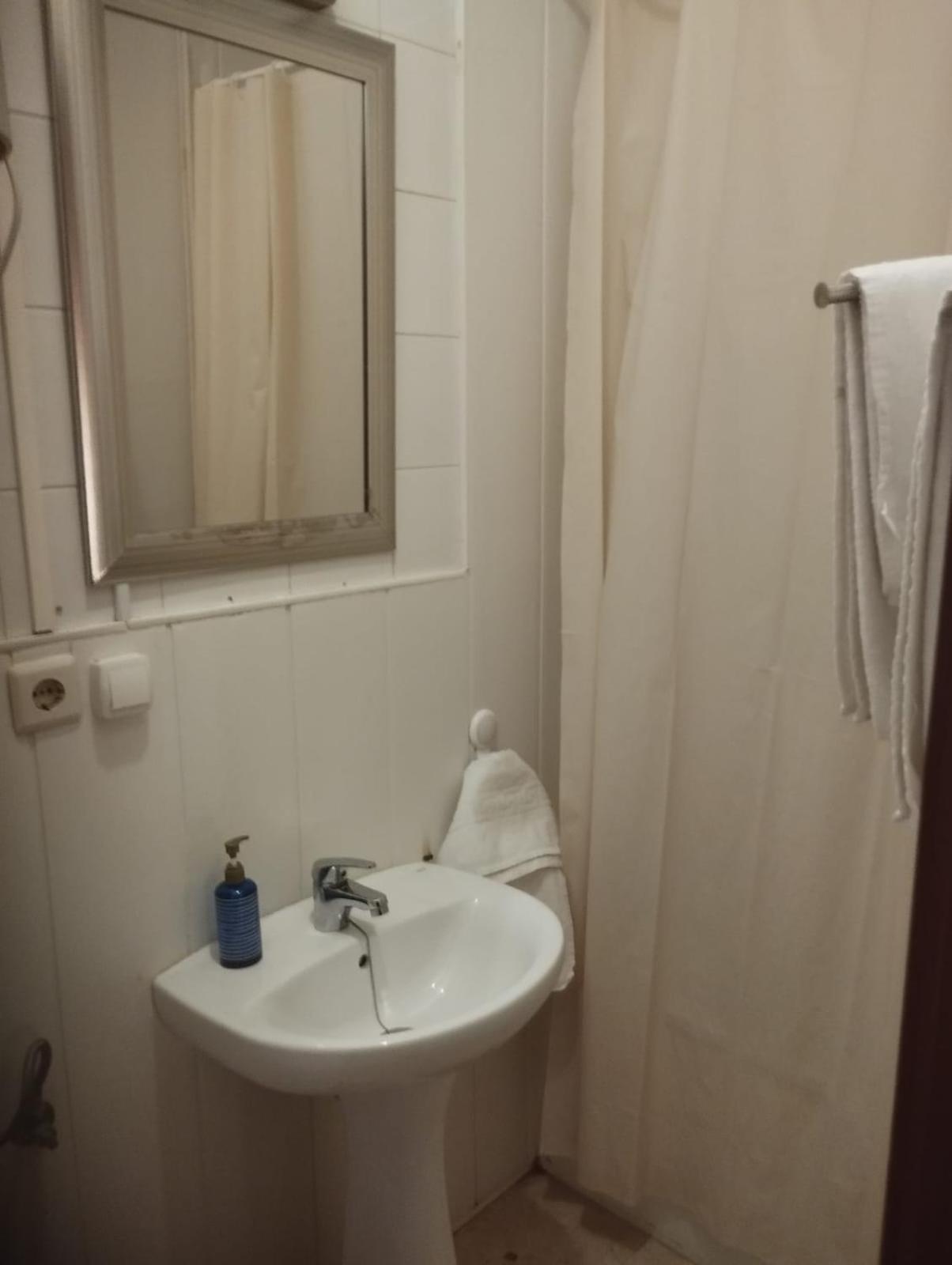 Economy Triple Room - Photo 2
