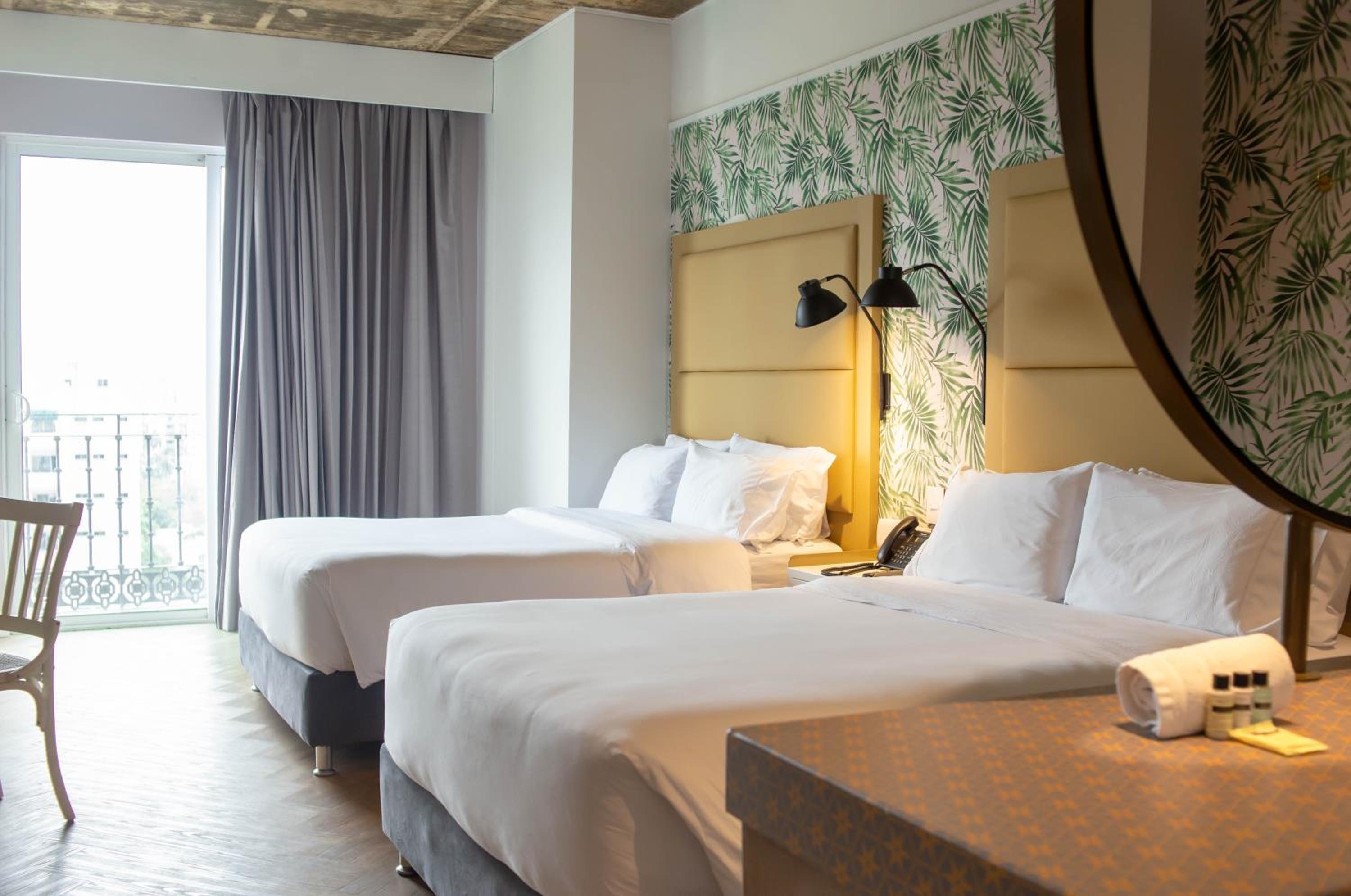 2 Double Beds - Photo 1