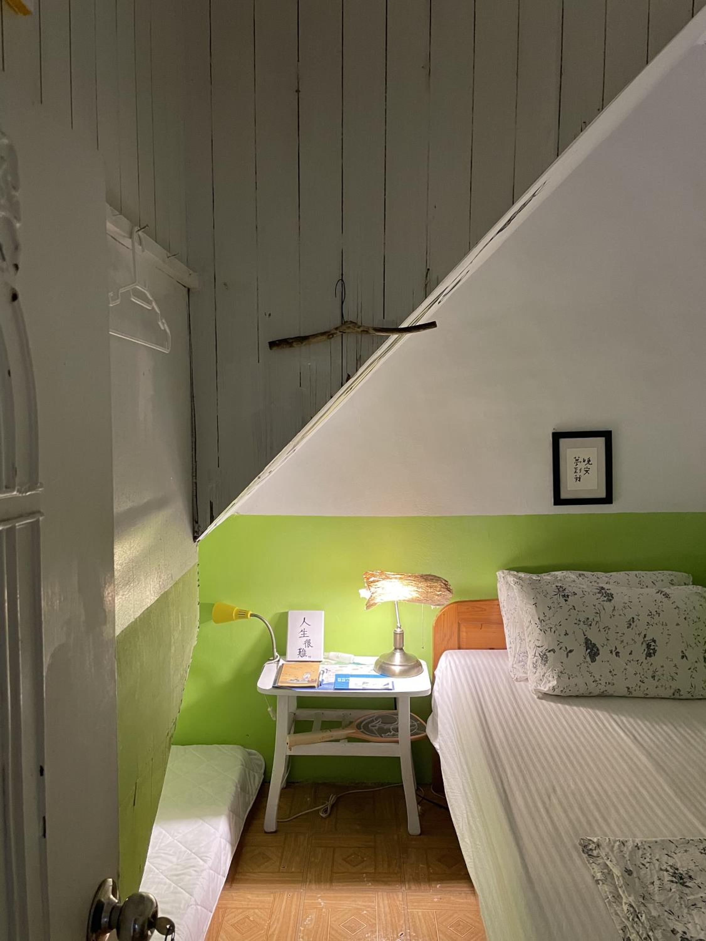 Single Room with Shared Shower and Toilet photo 1