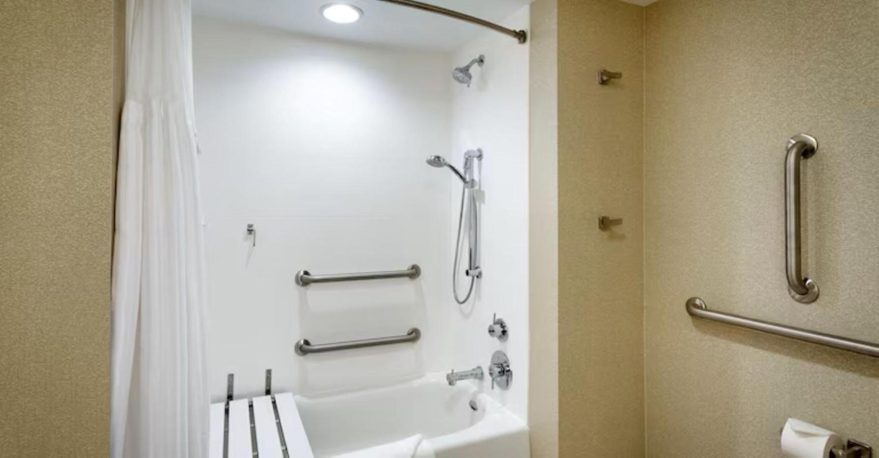 Queen Room with Two Queen Beds - Mobility Access photo 2