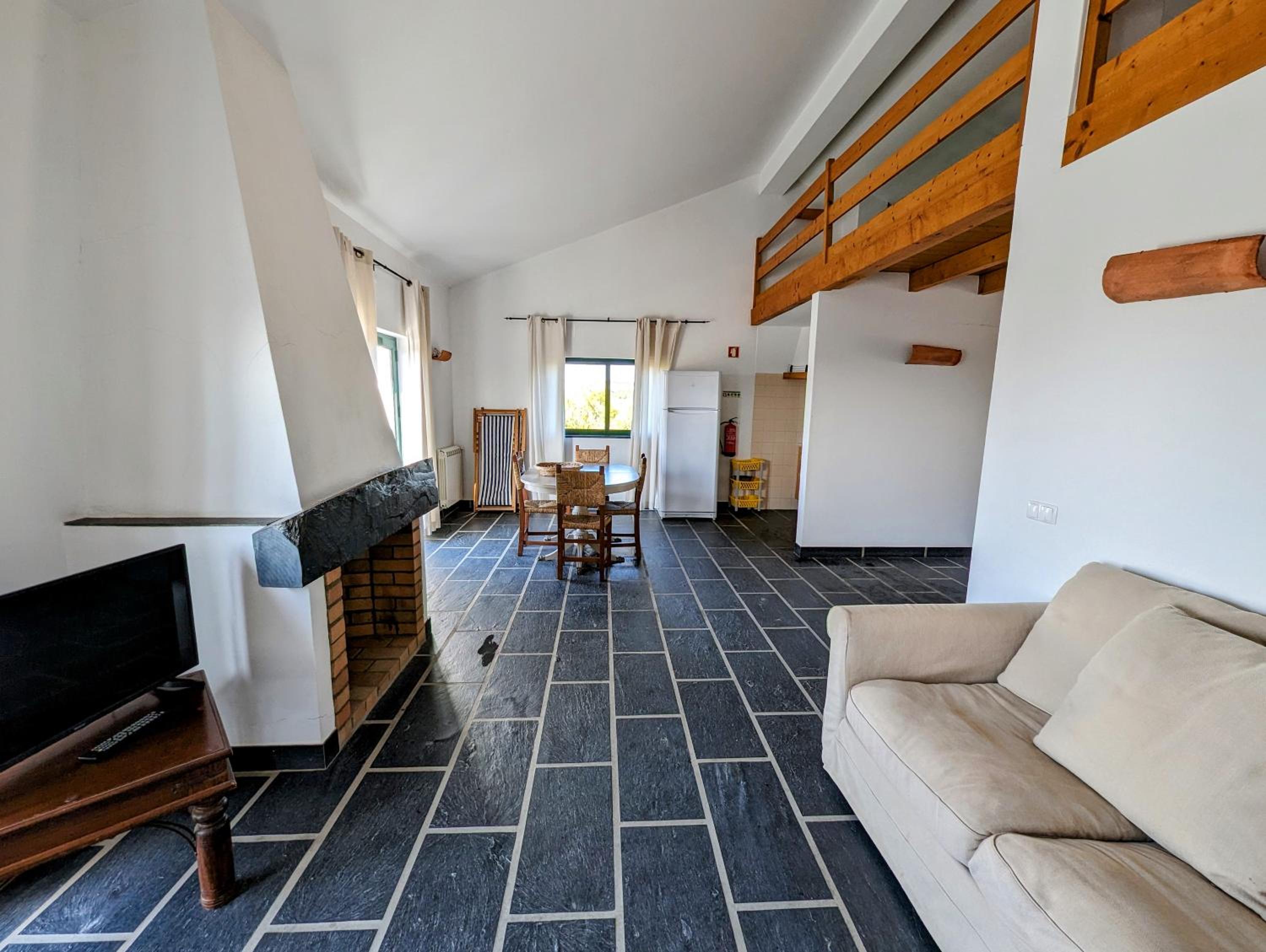 One-Bedroom Apartment with Mezzanine and Sea View photo 2