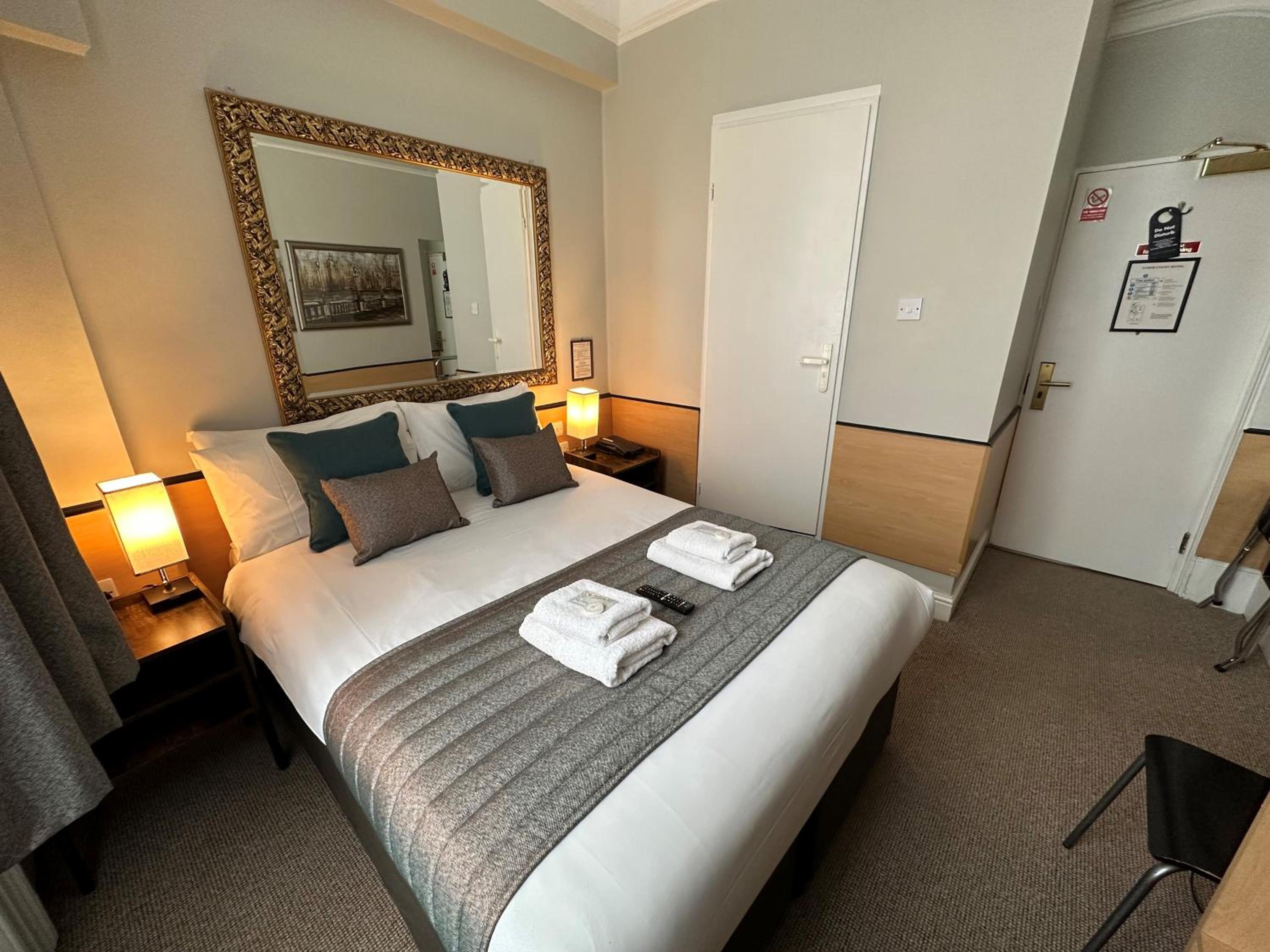 Compact Double Room photo 1