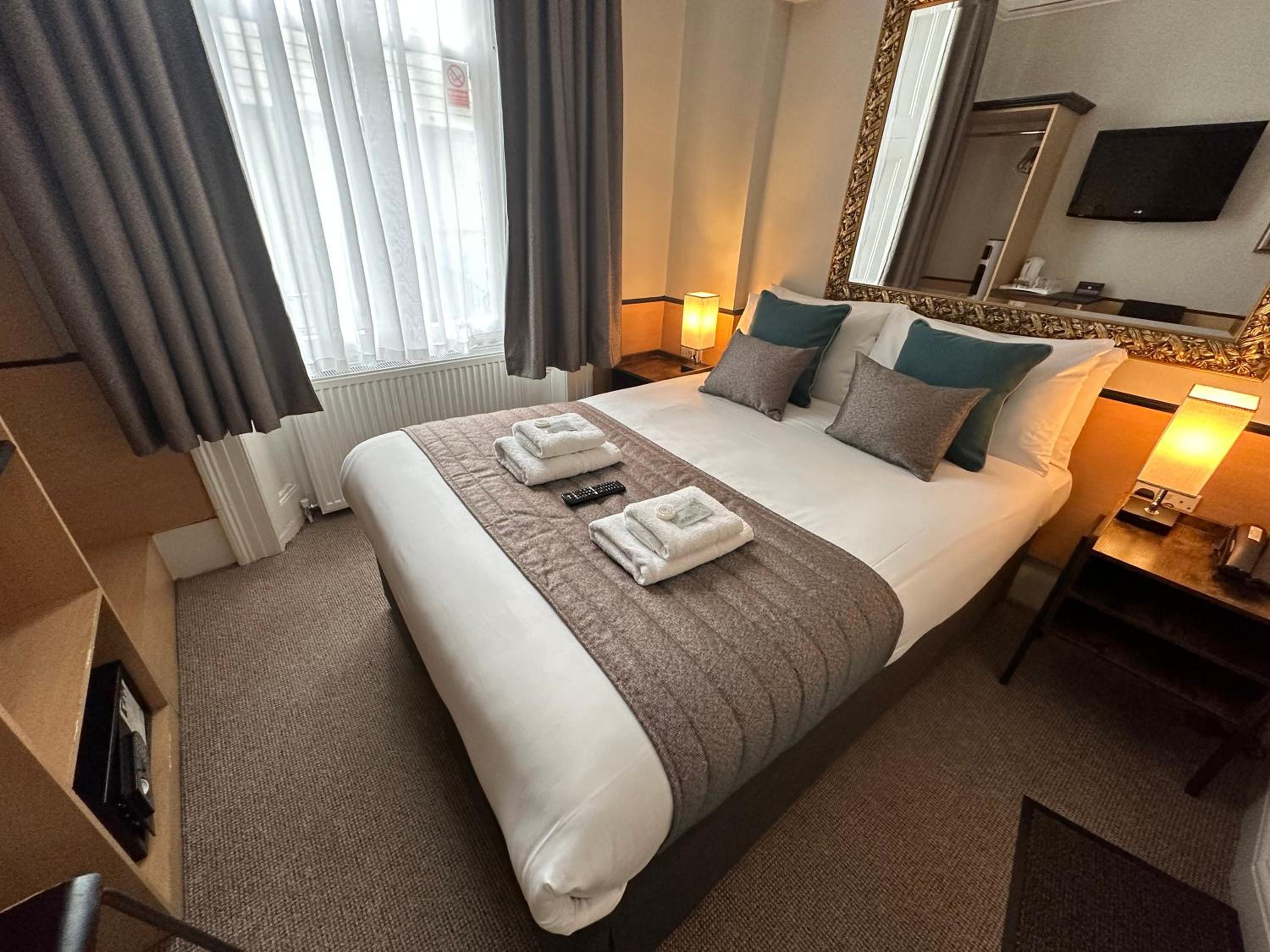 Compact Double Room photo 2