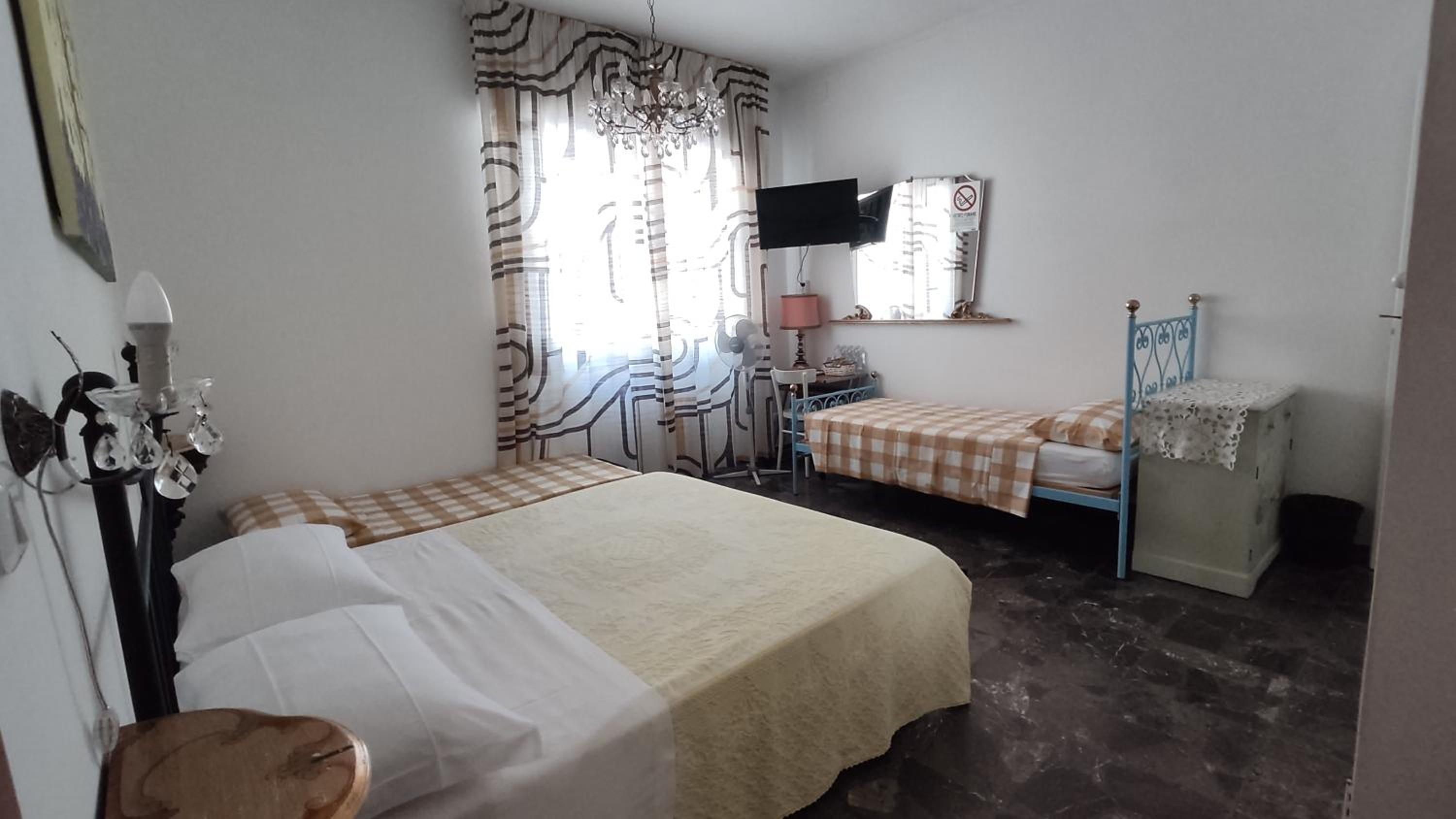 Triple Room with Private Bathroom photo 3