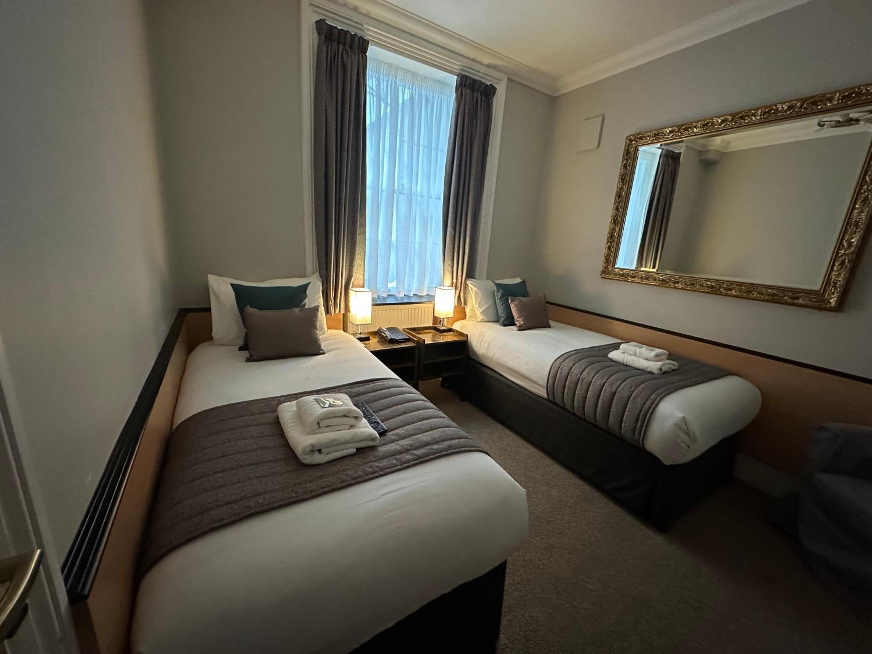 Standard Twin Room photo 2