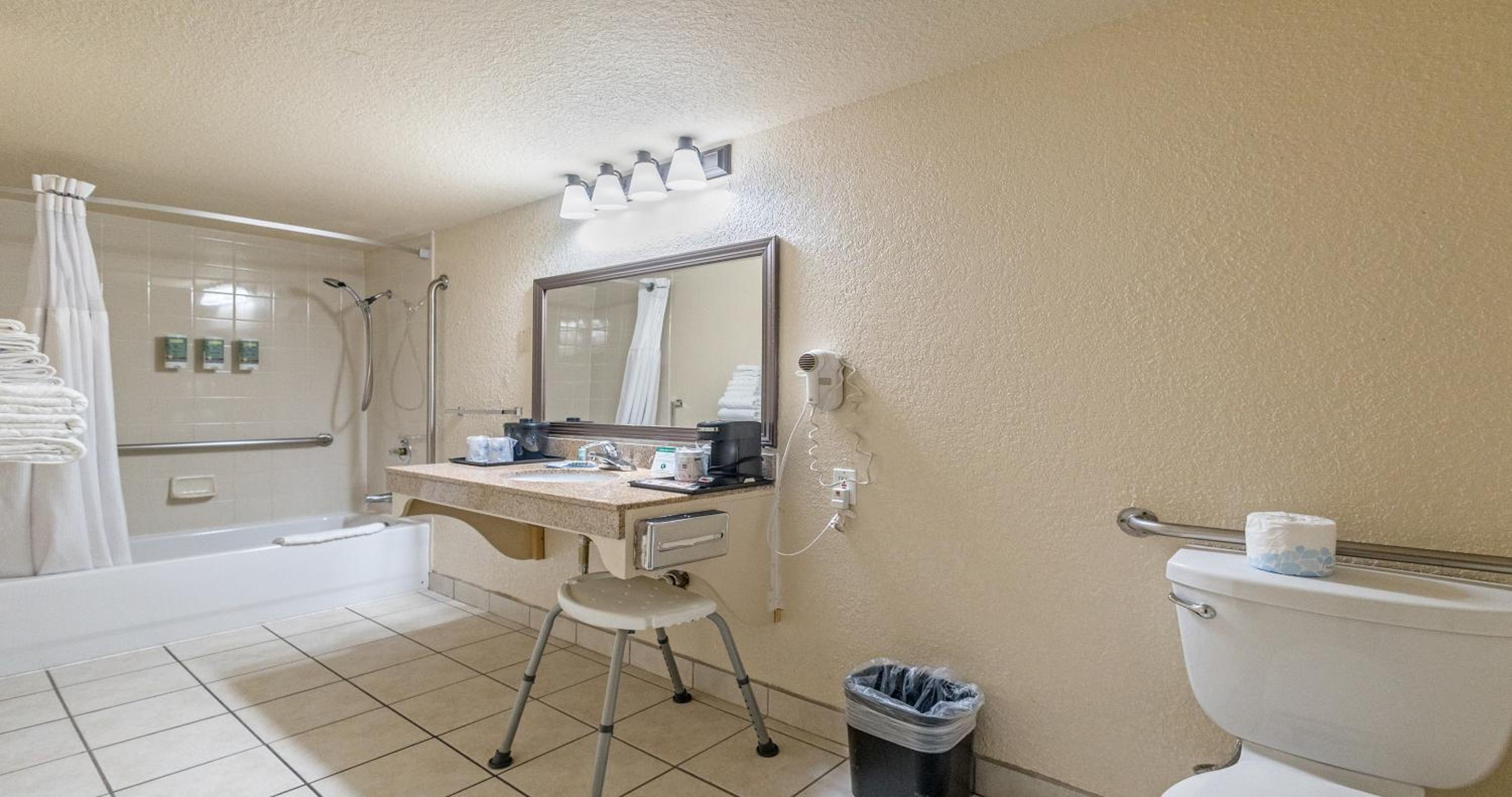King Room - Disability Access - Photo 3