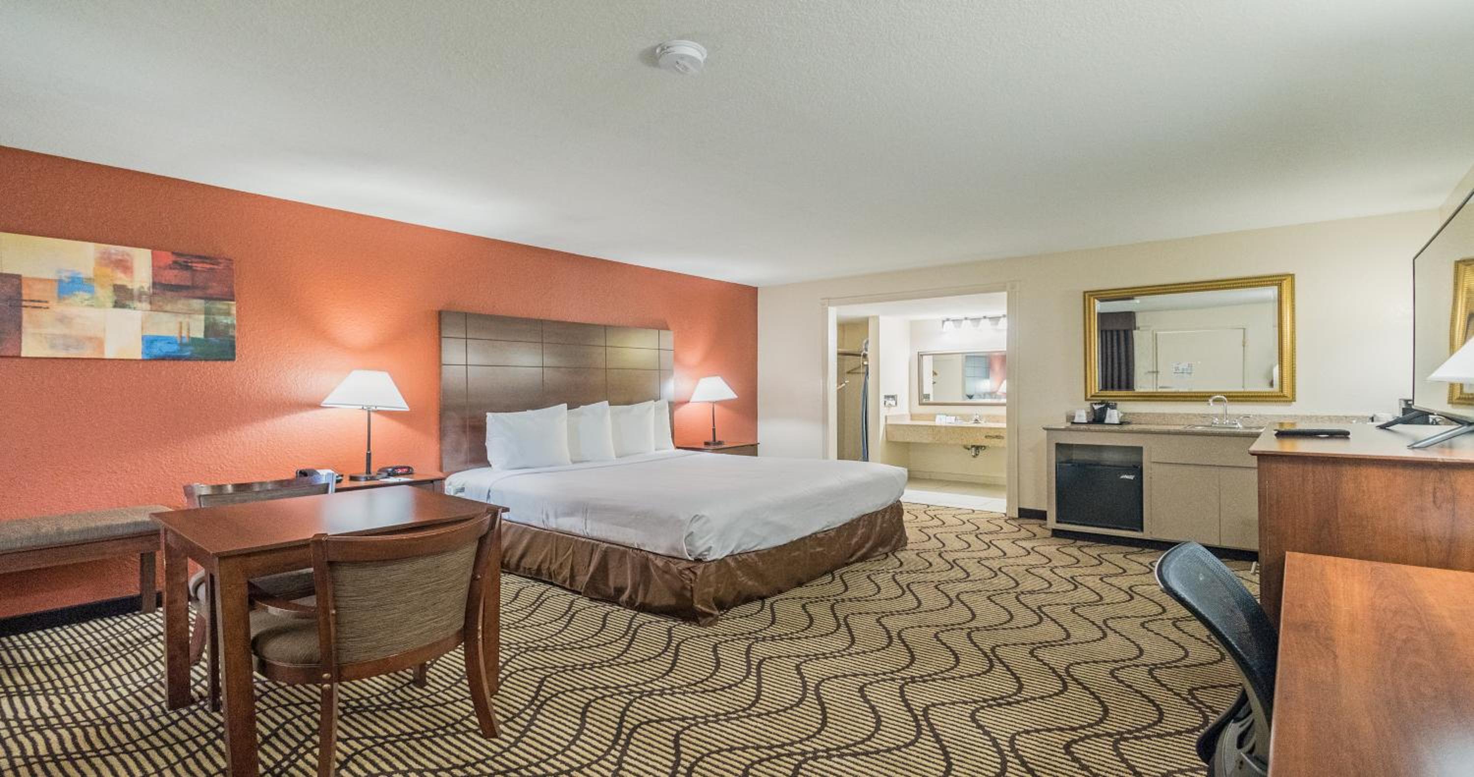 King Room - Non-Smoking - Photo 7