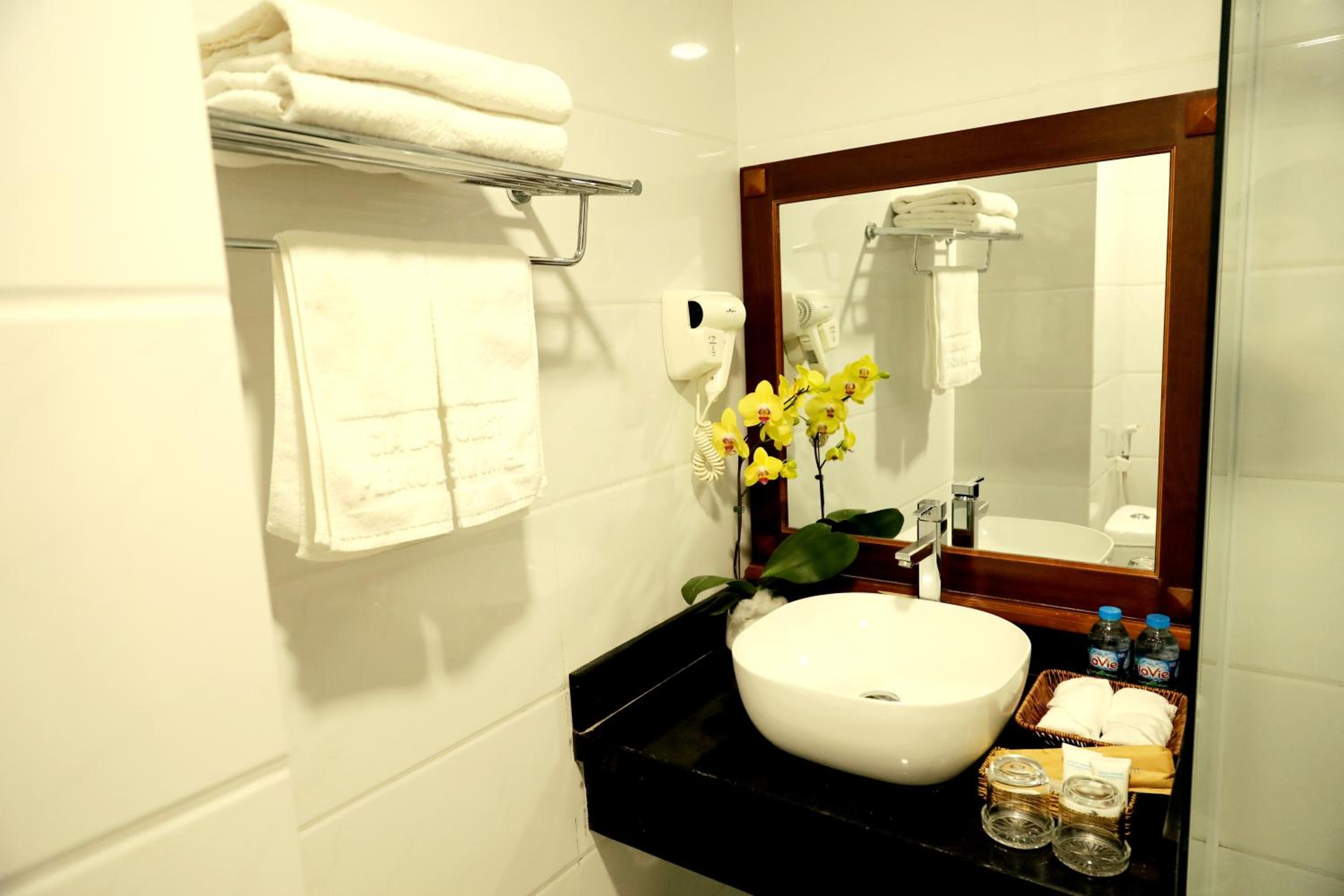 Superior King Room - Photo 9