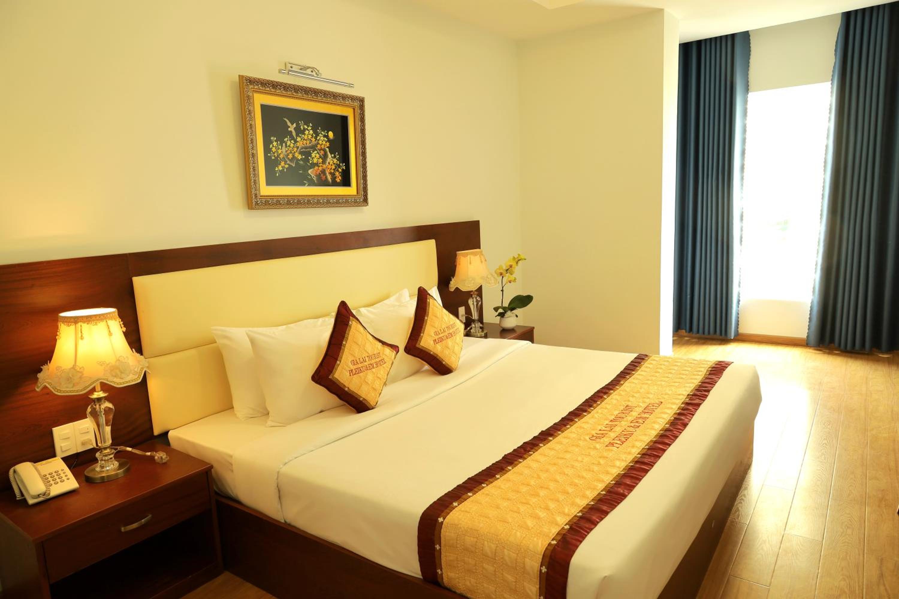 Deluxe King Room - Photo 3