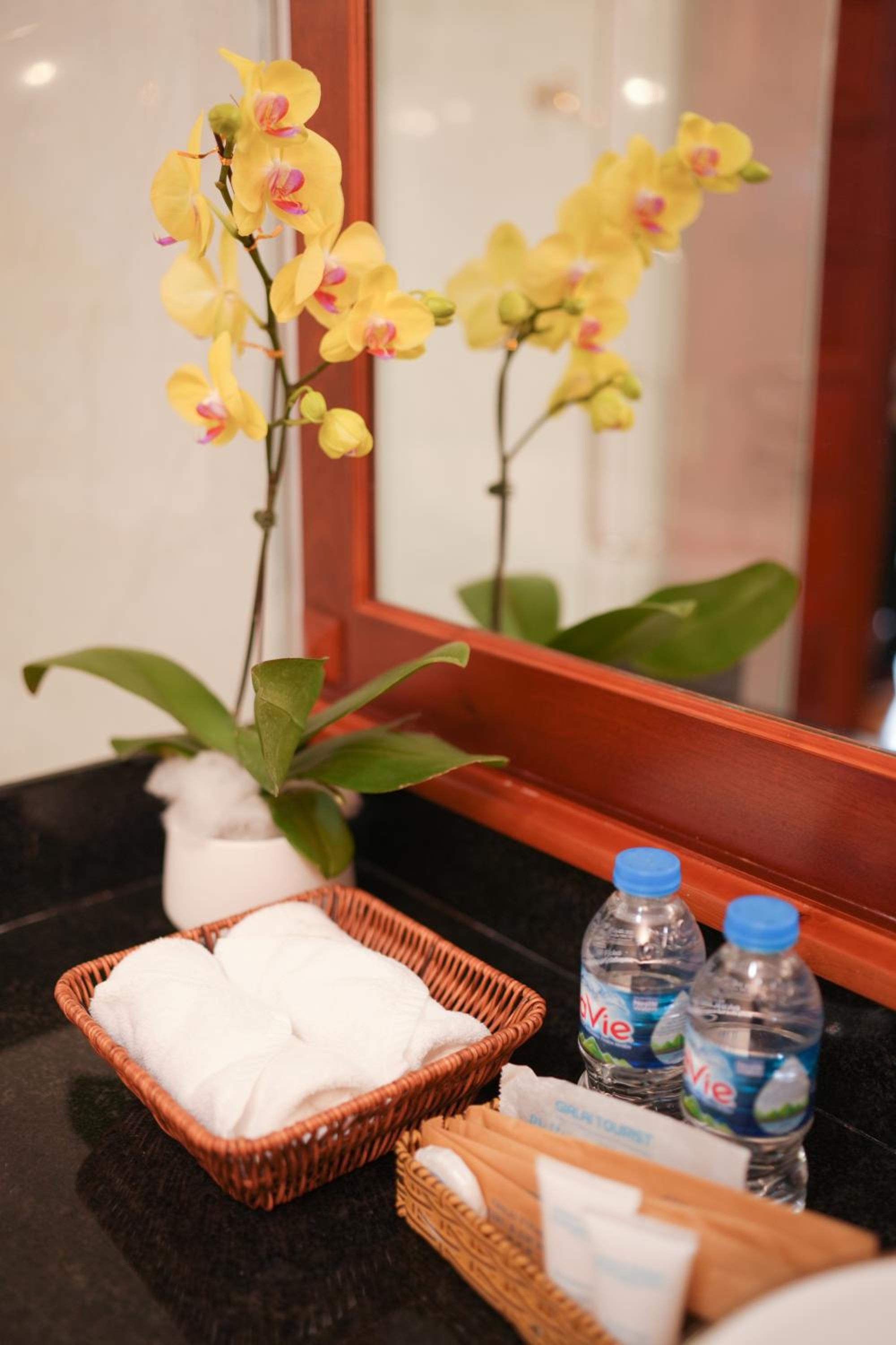 Deluxe King Room - Photo 7