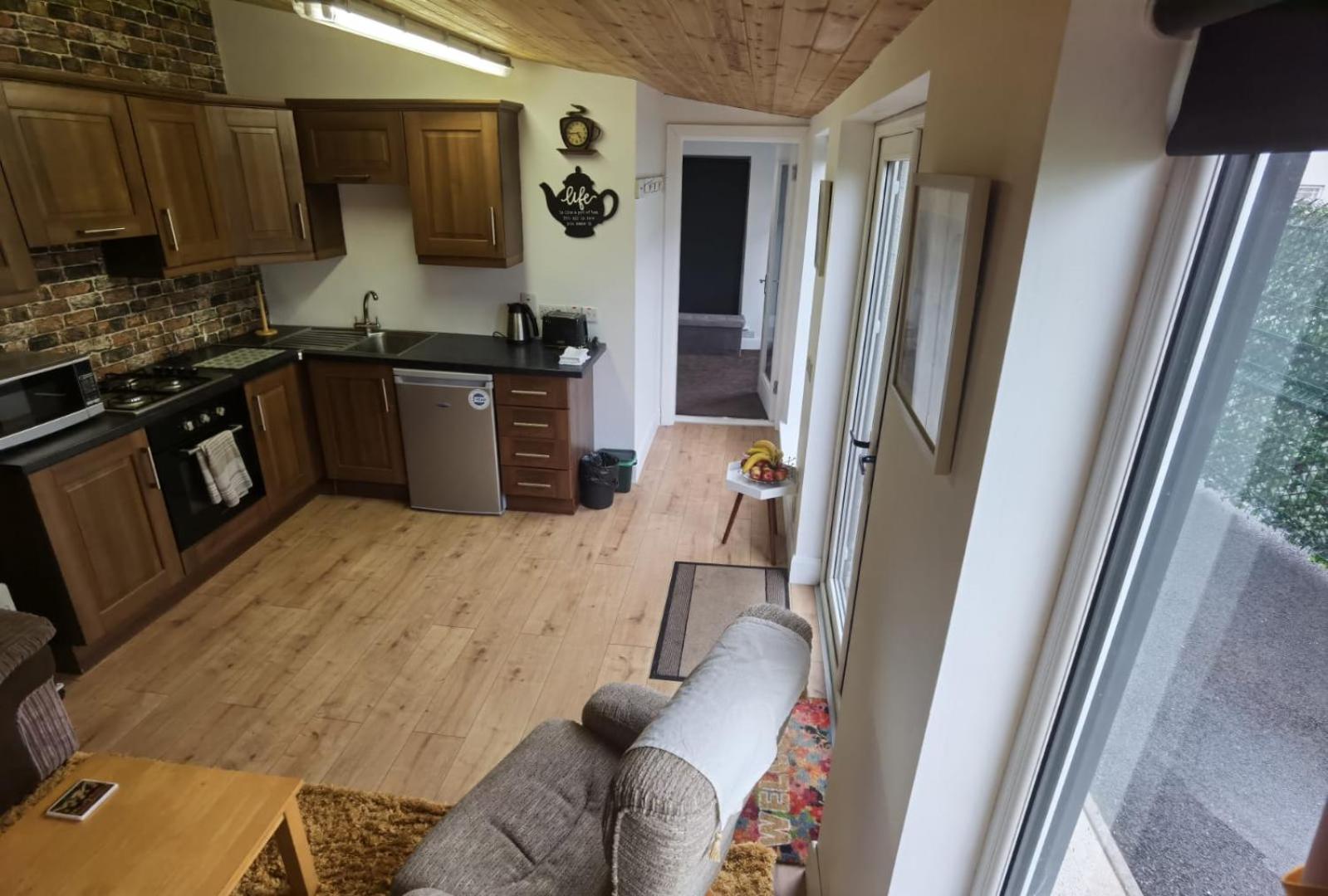 One-Bedroom Apartment photo 2