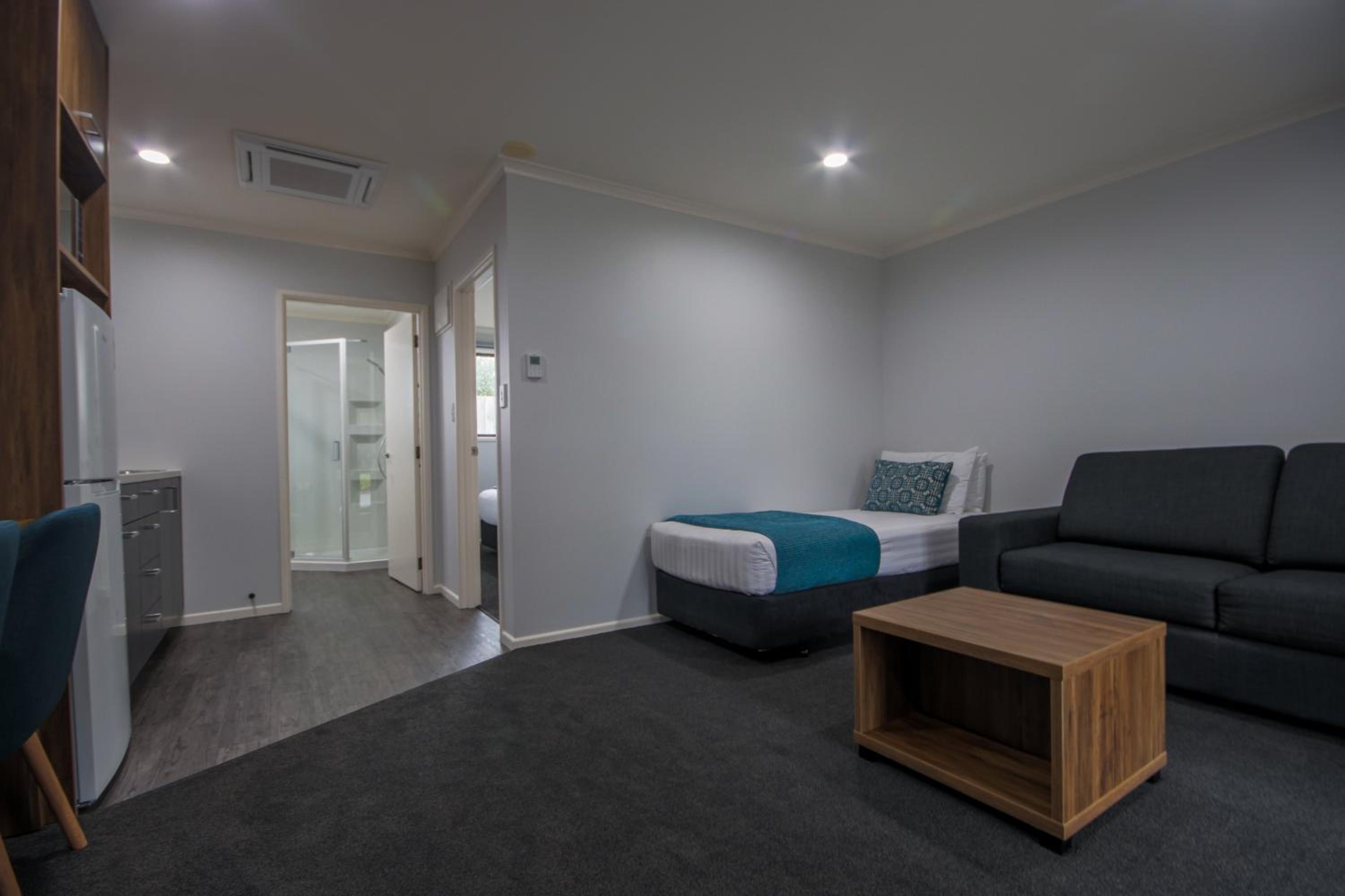 One-Bedroom Apartment photo 1