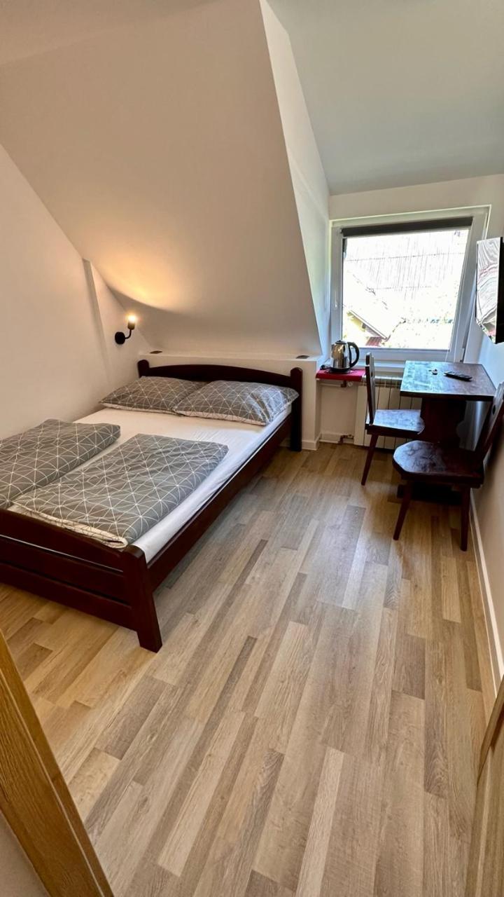 Double Room with Private Bathroom - Photo 1
