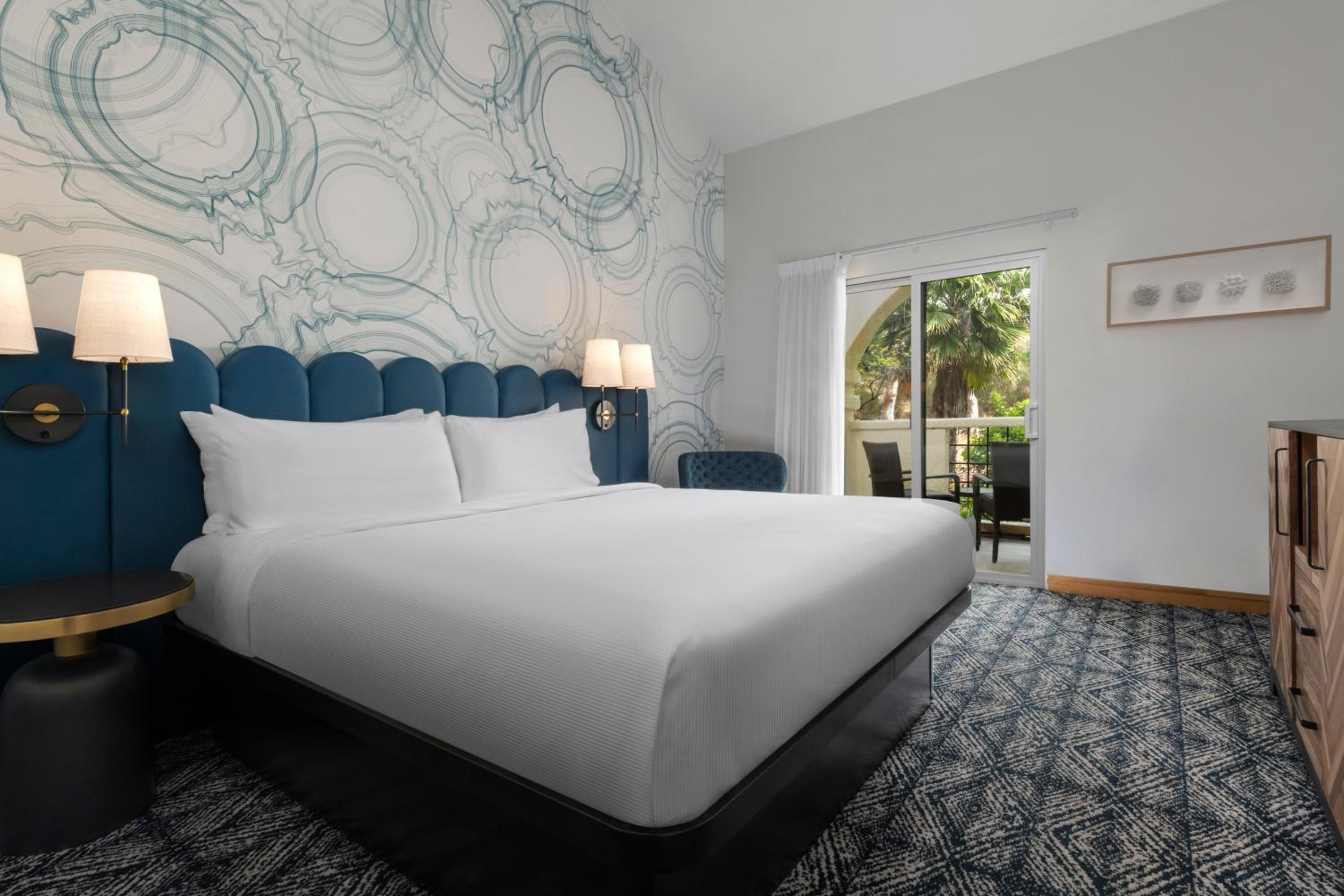 Deluxe King Room - Photo 1