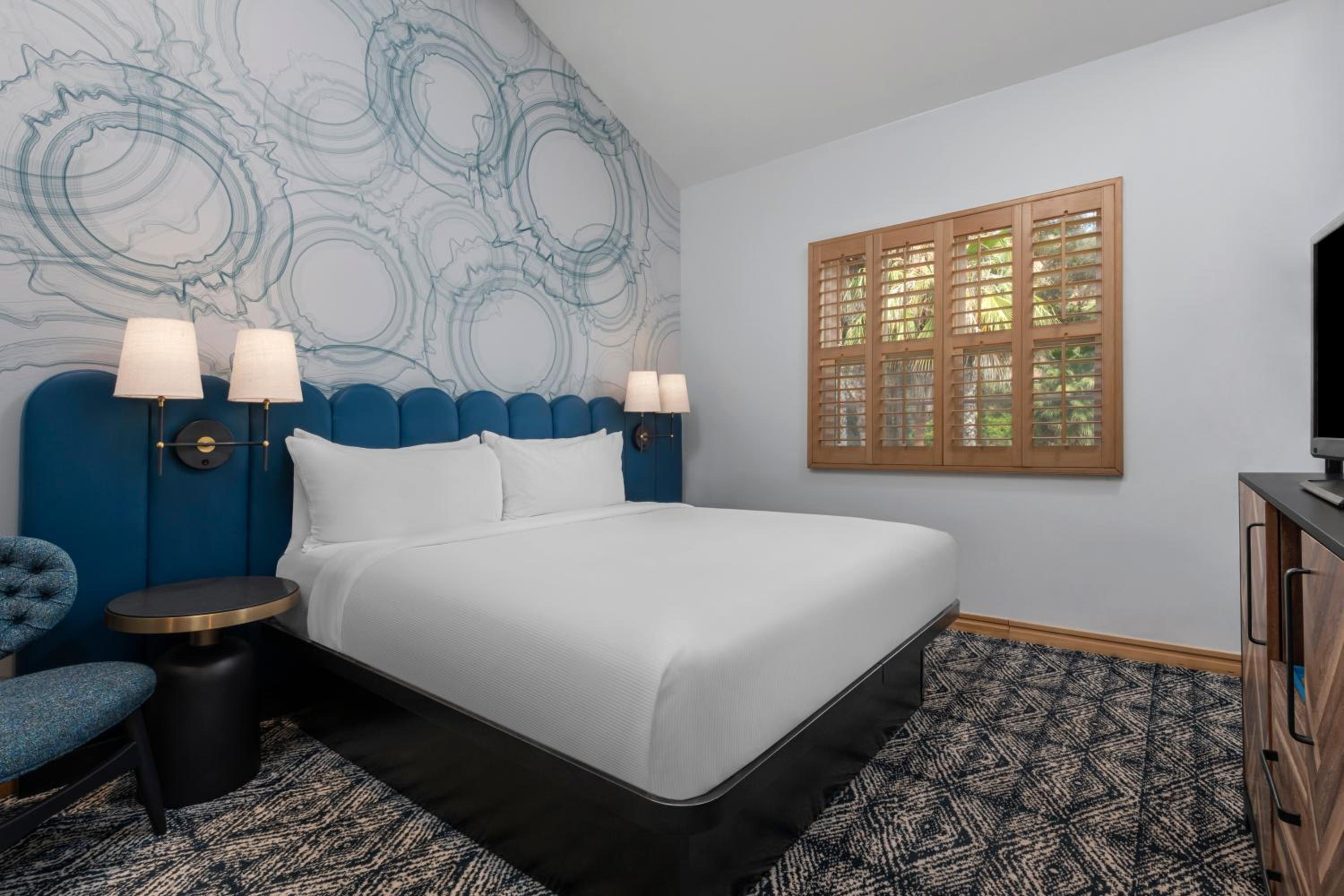 Standard King Room - Photo 5