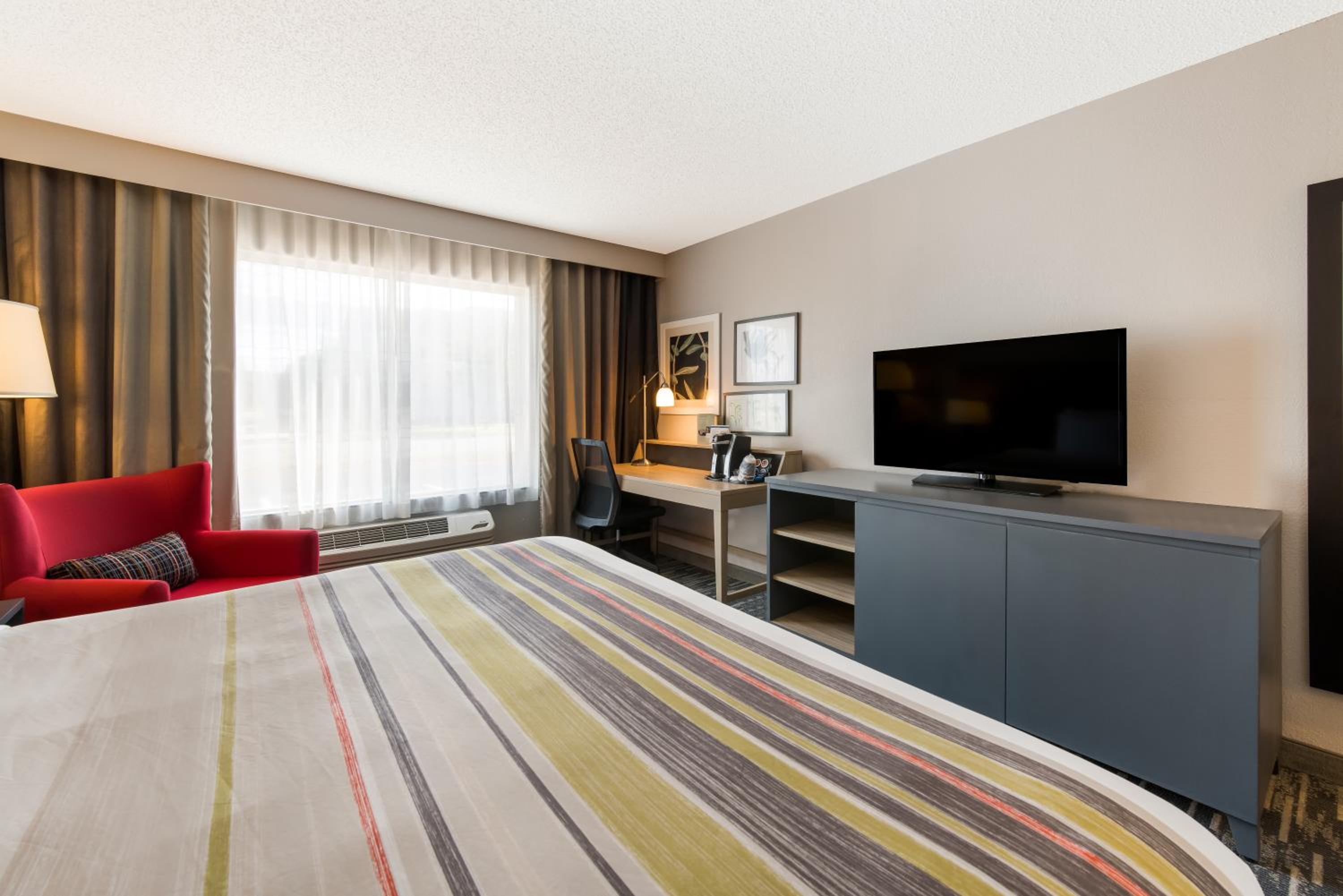 King Room - Non-Smoking - Photo 1