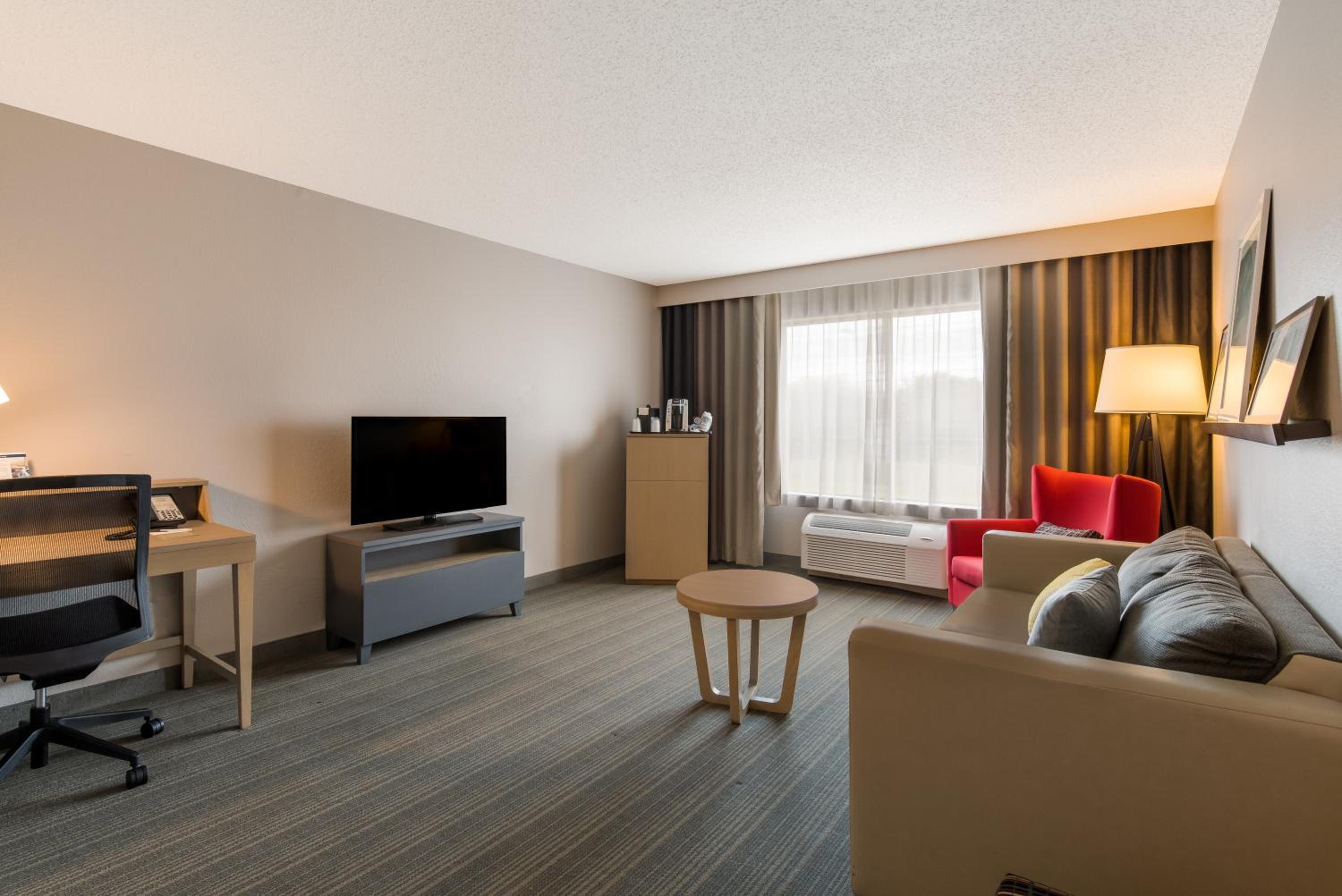 Studio King Suite - Non-Smoking - Photo 1