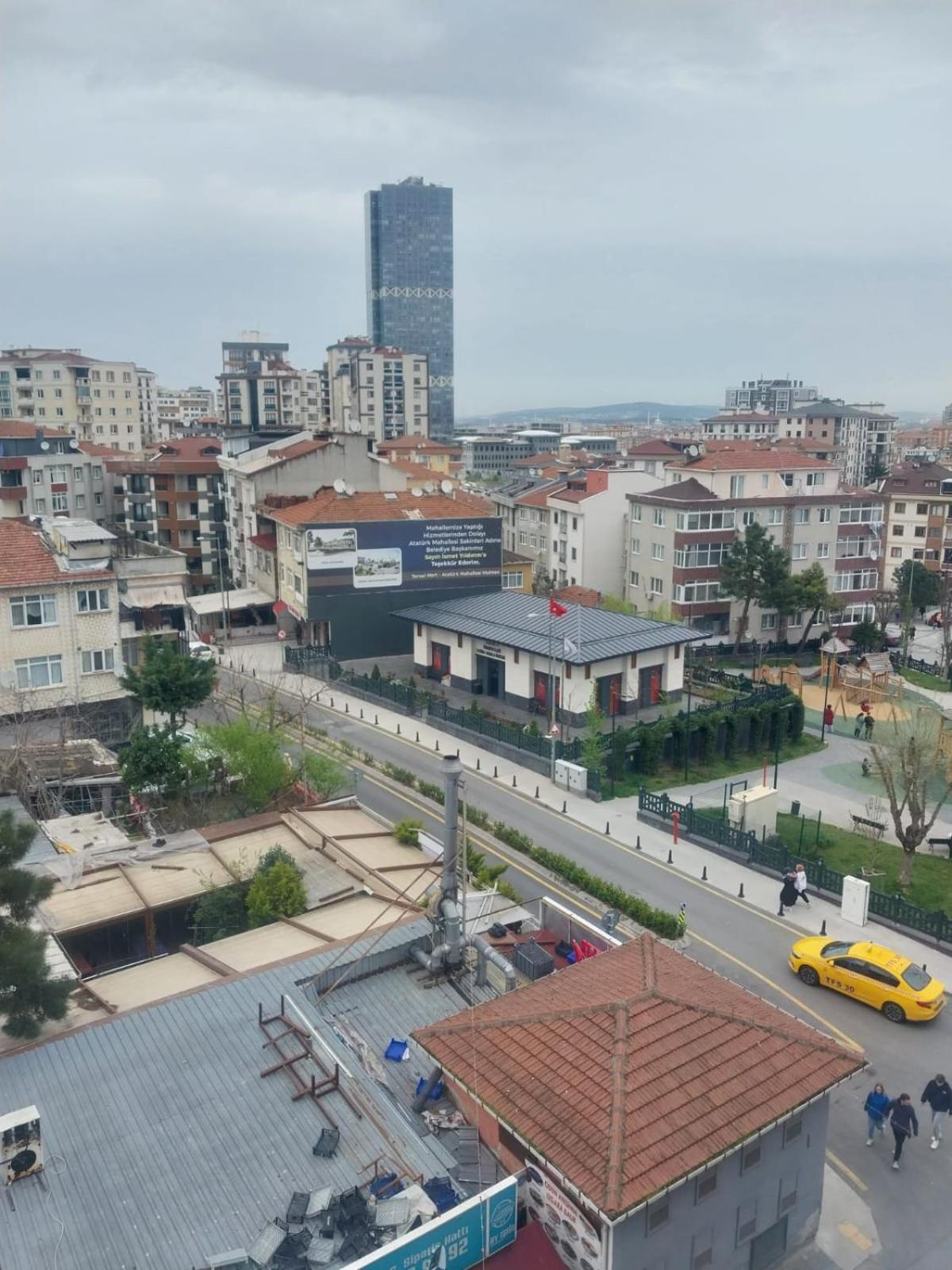 Deluxe One-Bedroom Apartment with City View photo 2