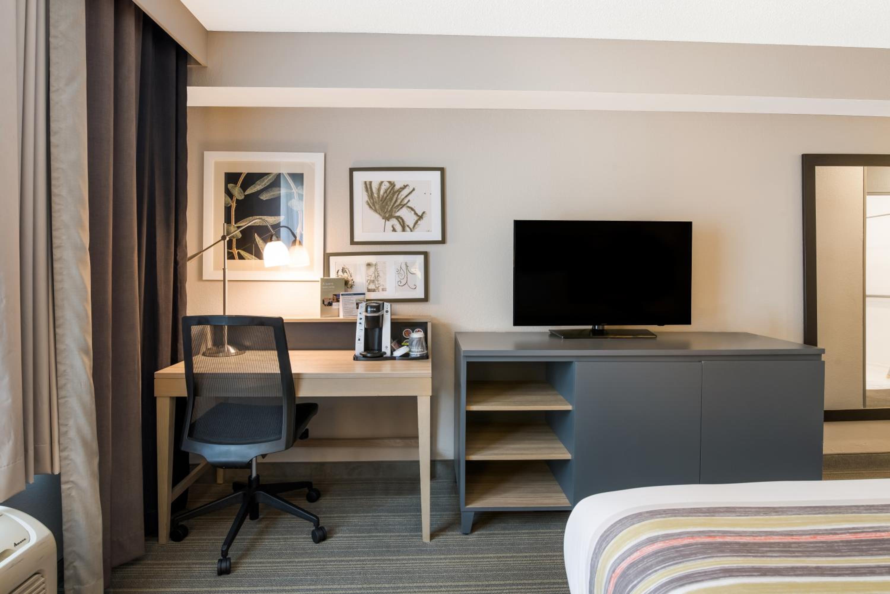 King Room - Disability Access/Non-Smoking - Photo 2