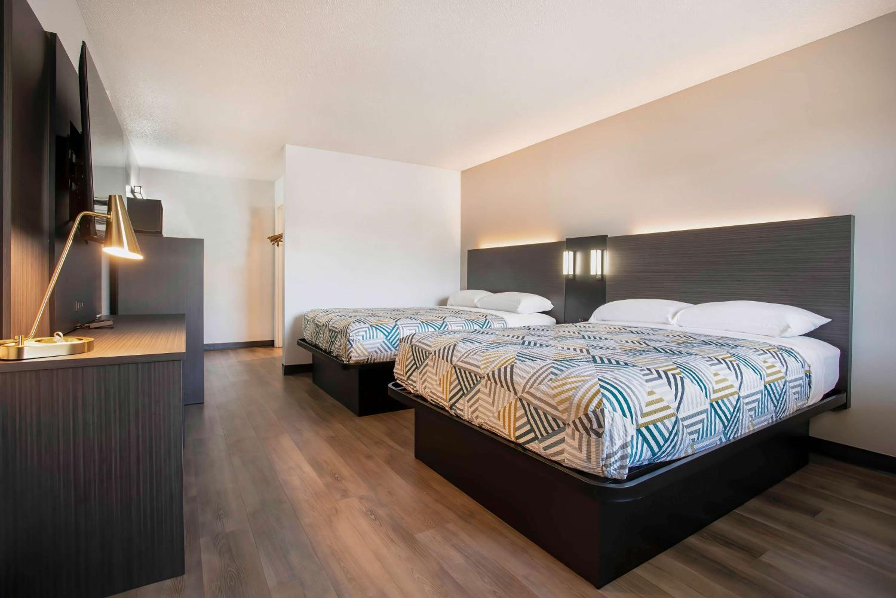 Queen Room with Two Queen Beds - Non-Smoking photo 1