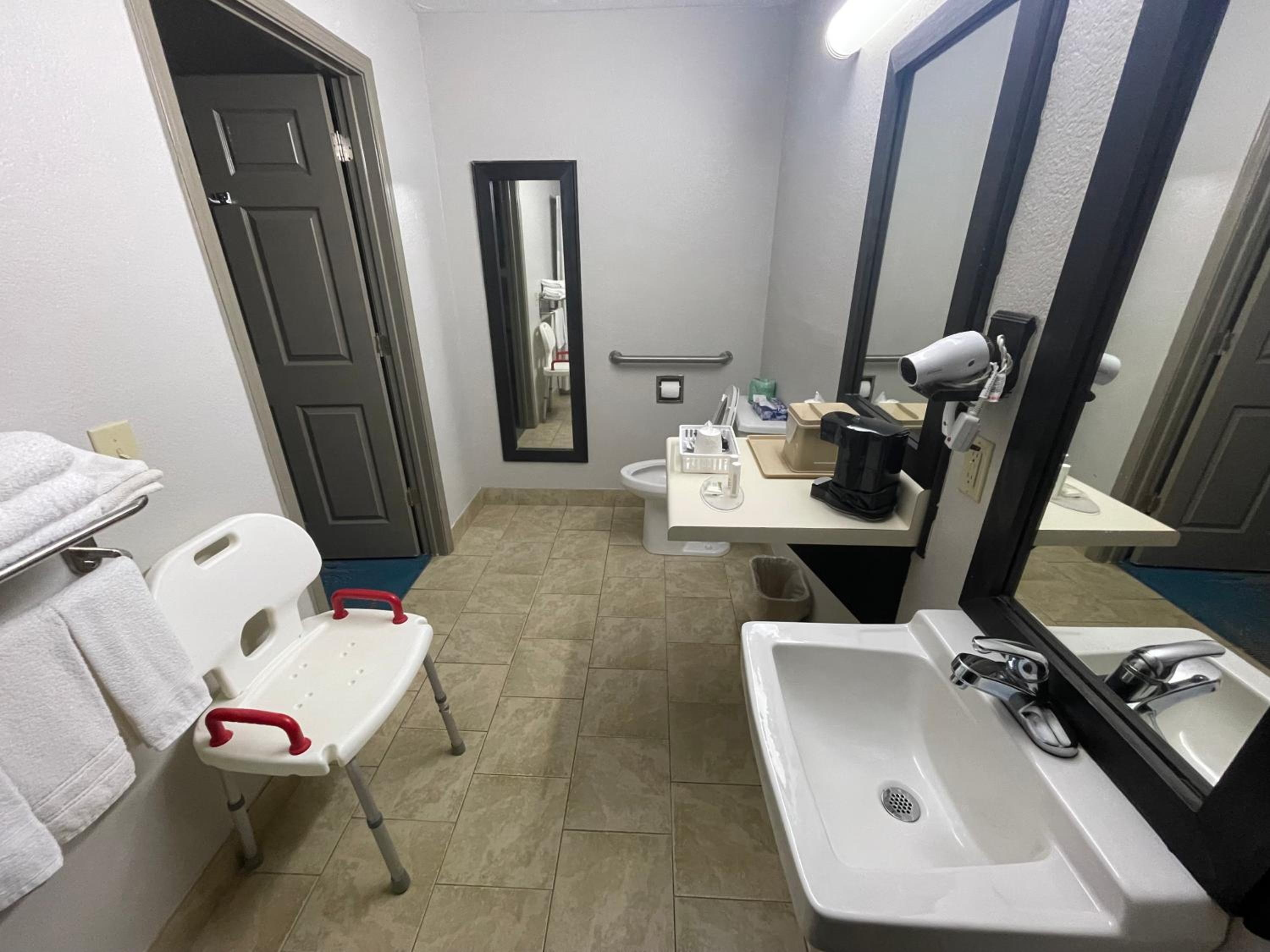 King Room - Mobility Access/Non-Smoking - Photo 2