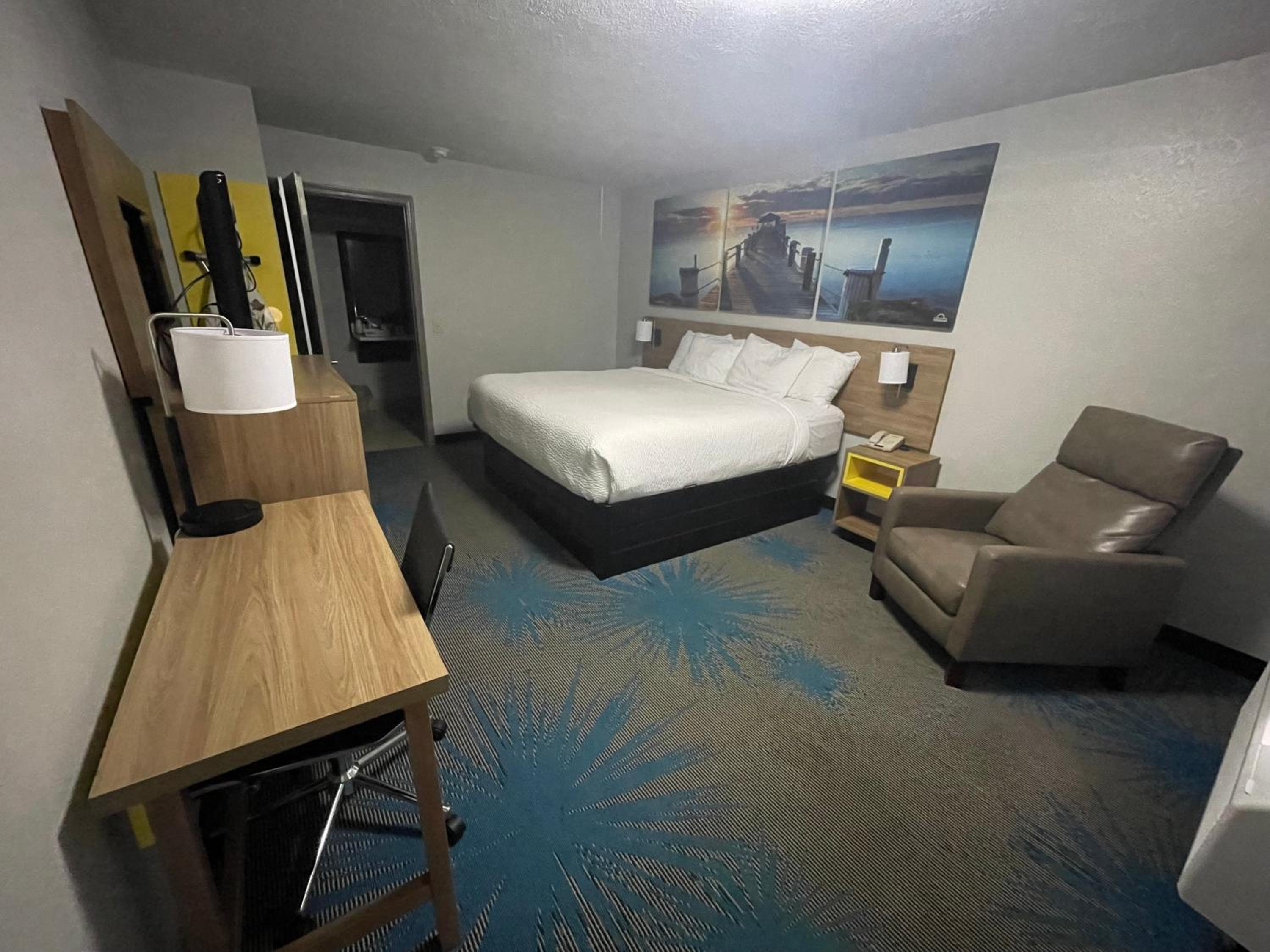 King Room - Mobility Access/Non-Smoking - Photo 5