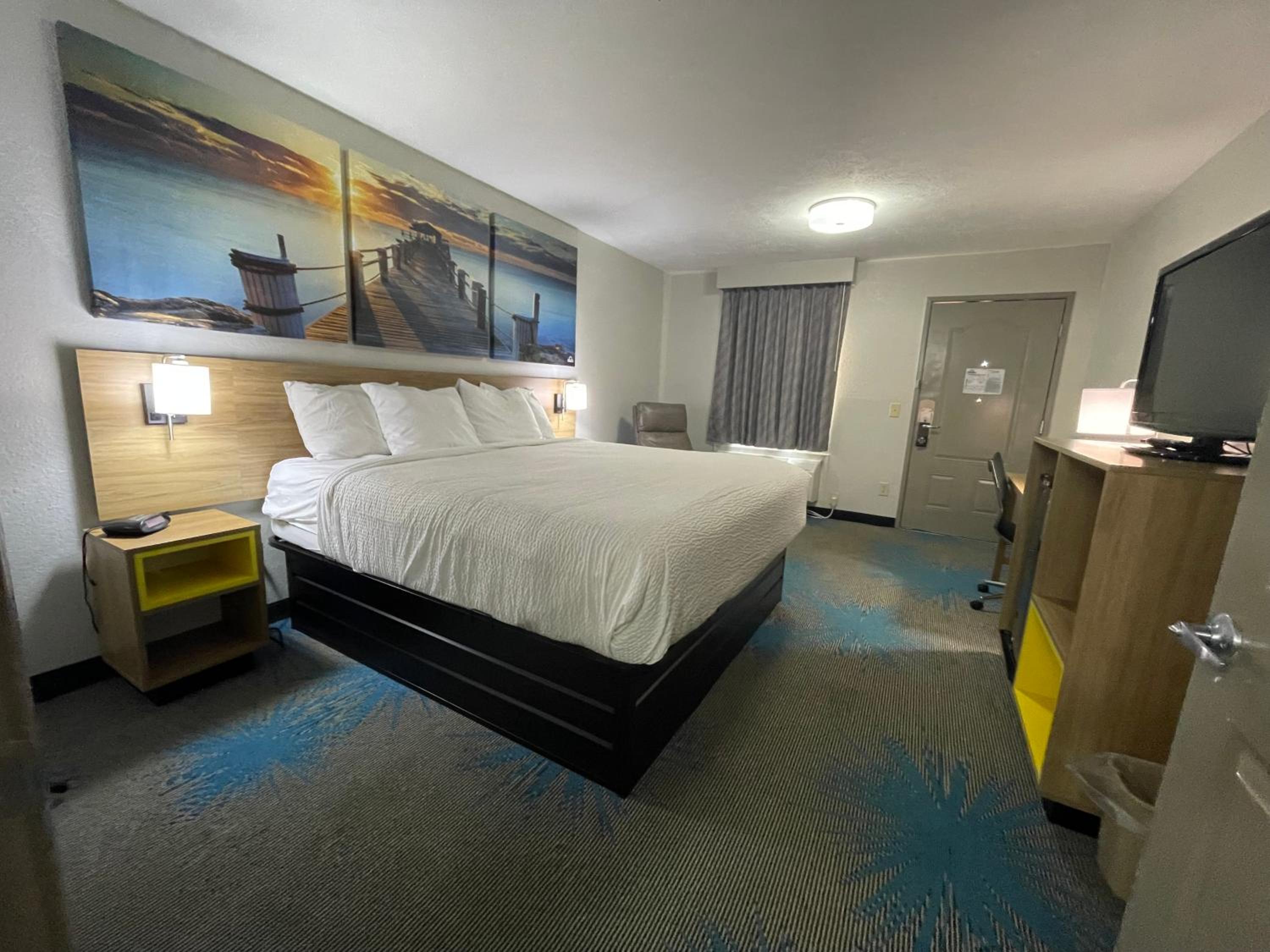King Room - Mobility Access/Non-Smoking - Photo 4