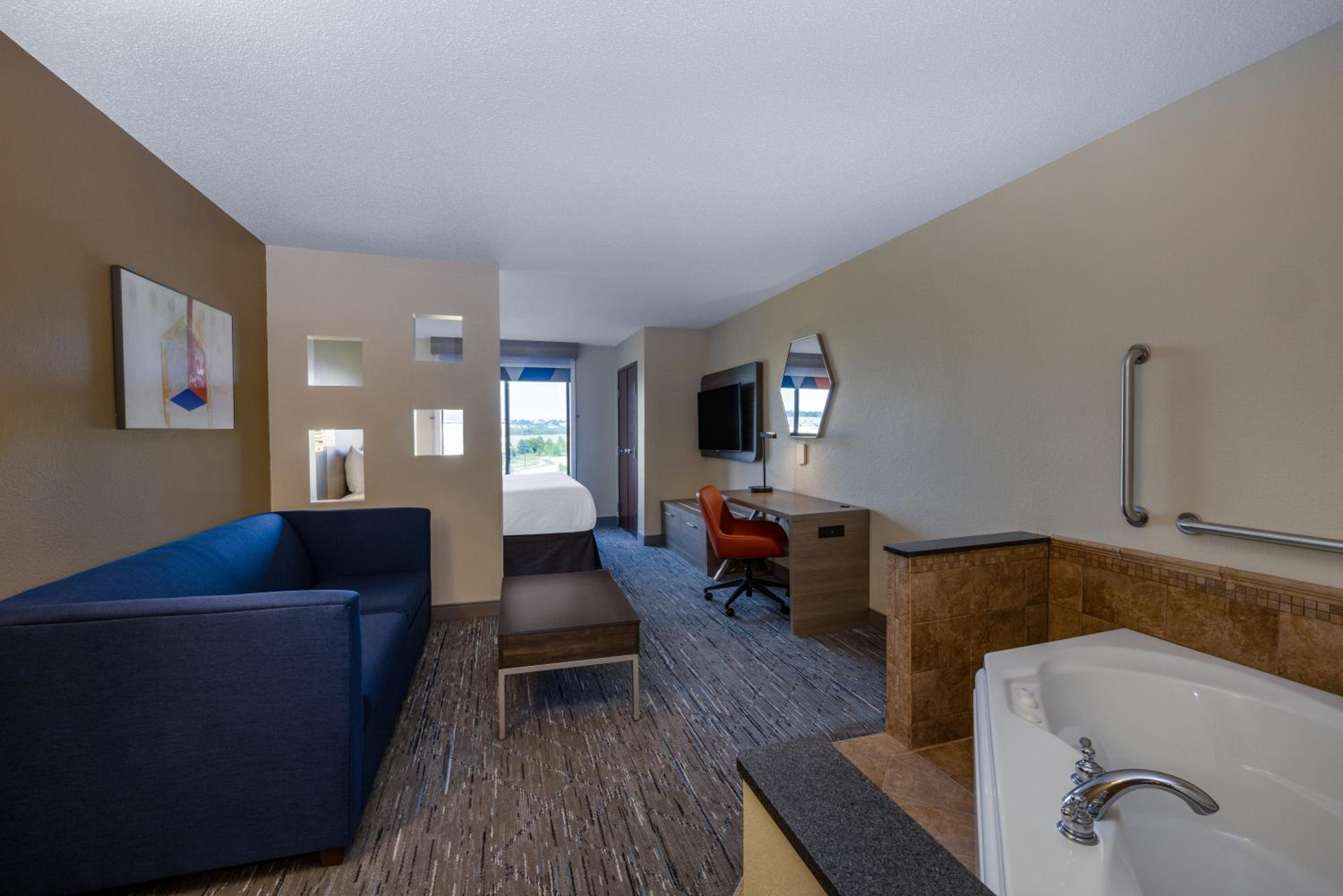 King Suite with Jetted Tub - Photo 1