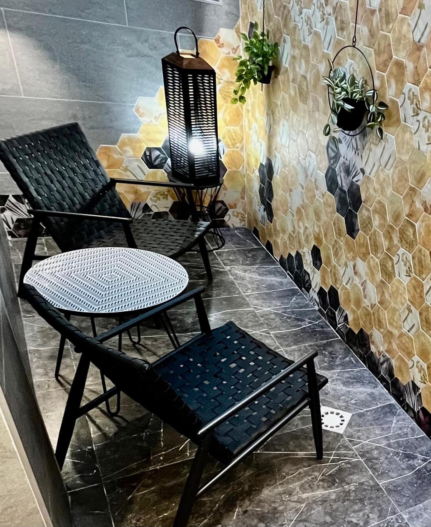 Apartment with inner Patio photo 3