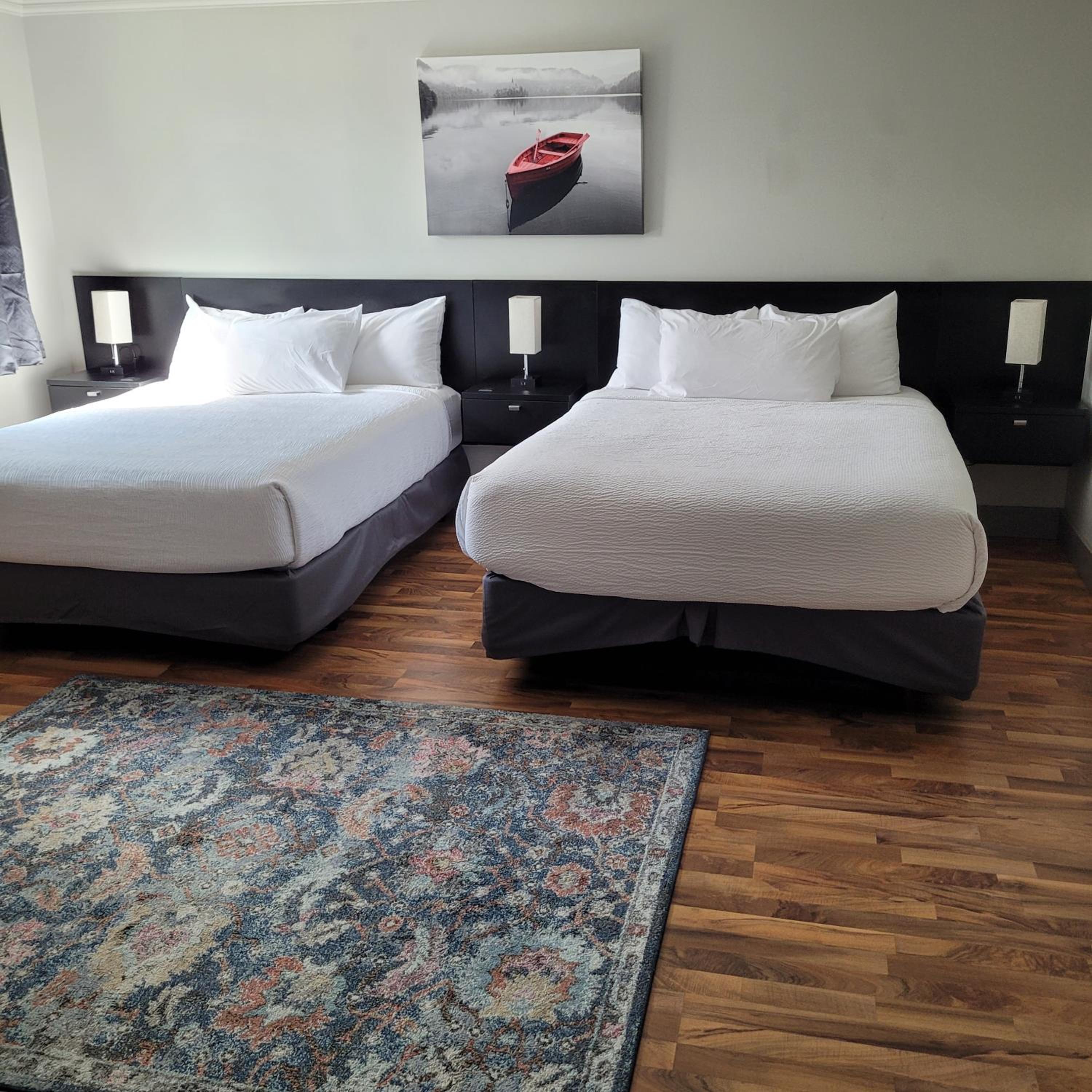 Deluxe Queen Suite