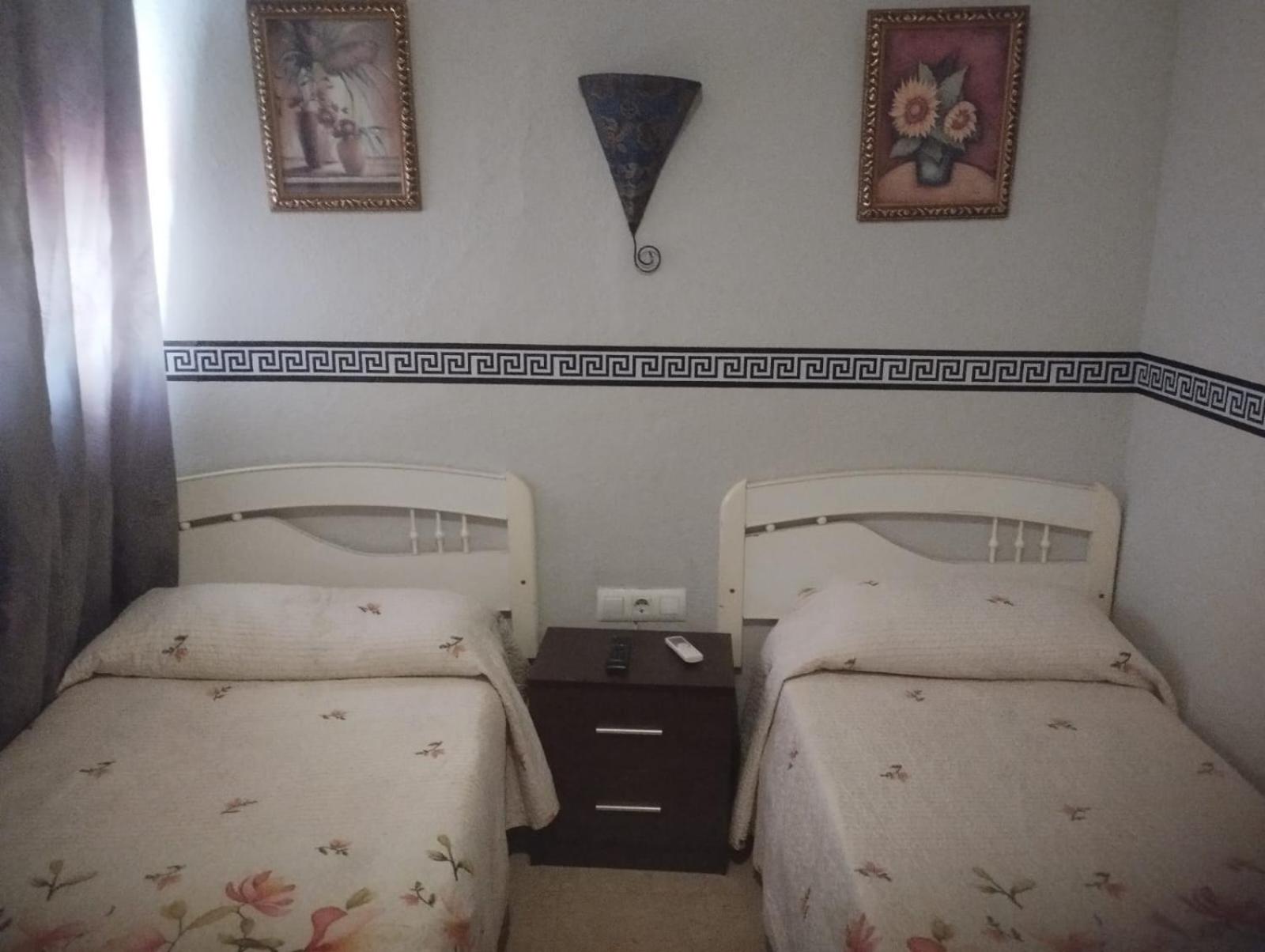 Twin Room - Photo 3