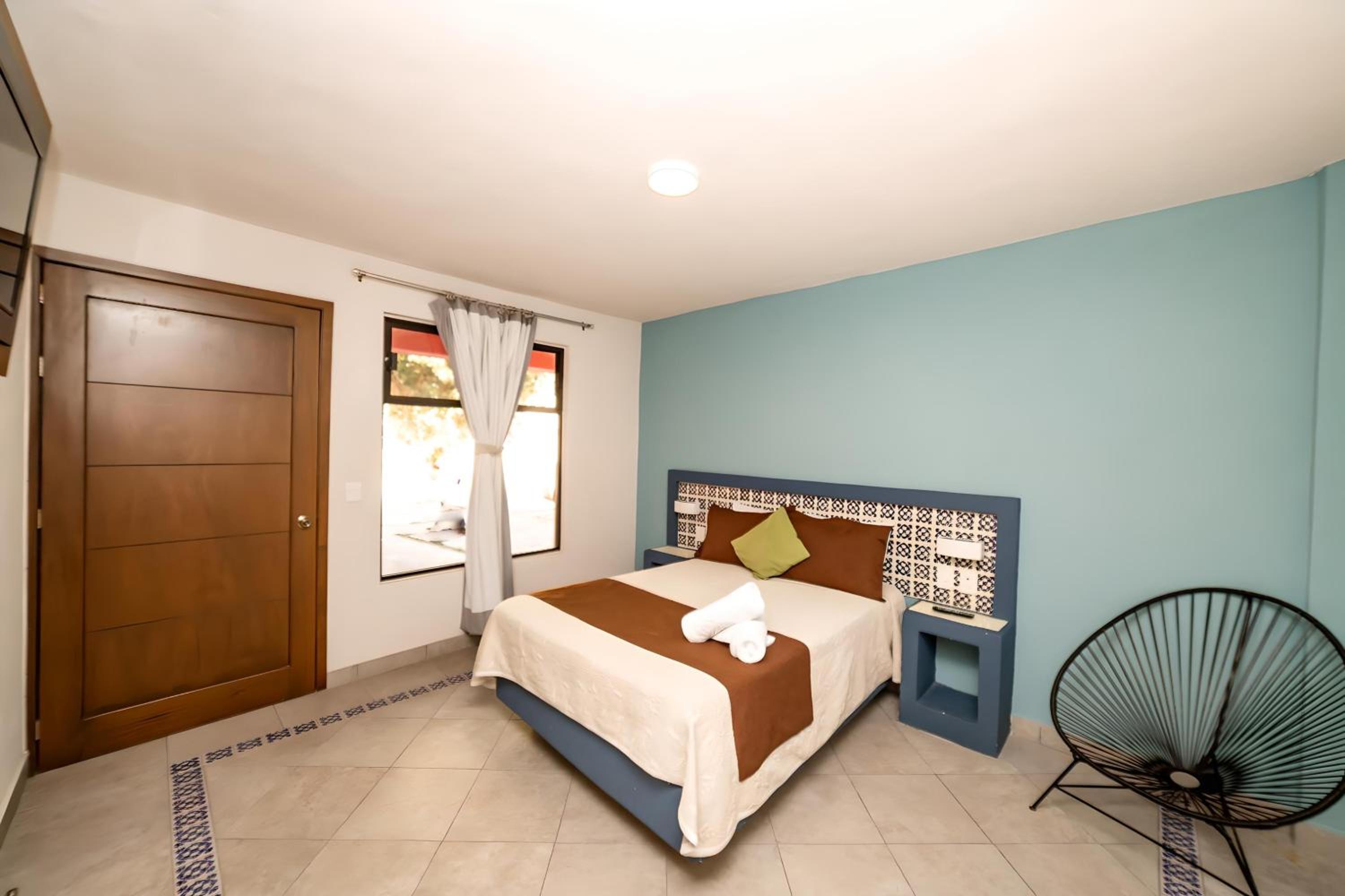 Deluxe Room (2 Adults + 1 Child) photo 2