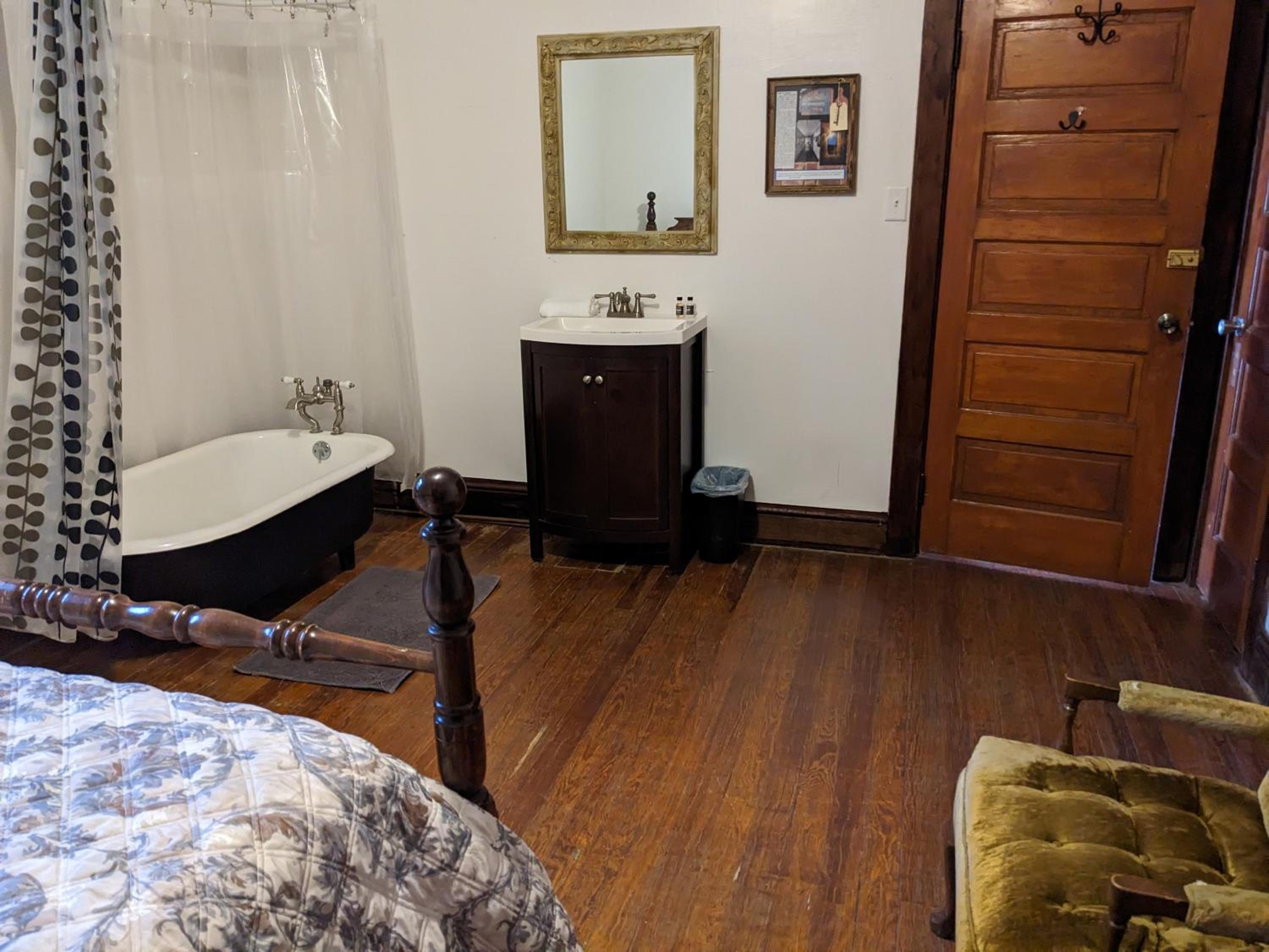 Deluxe Double Room with Bath photo 2