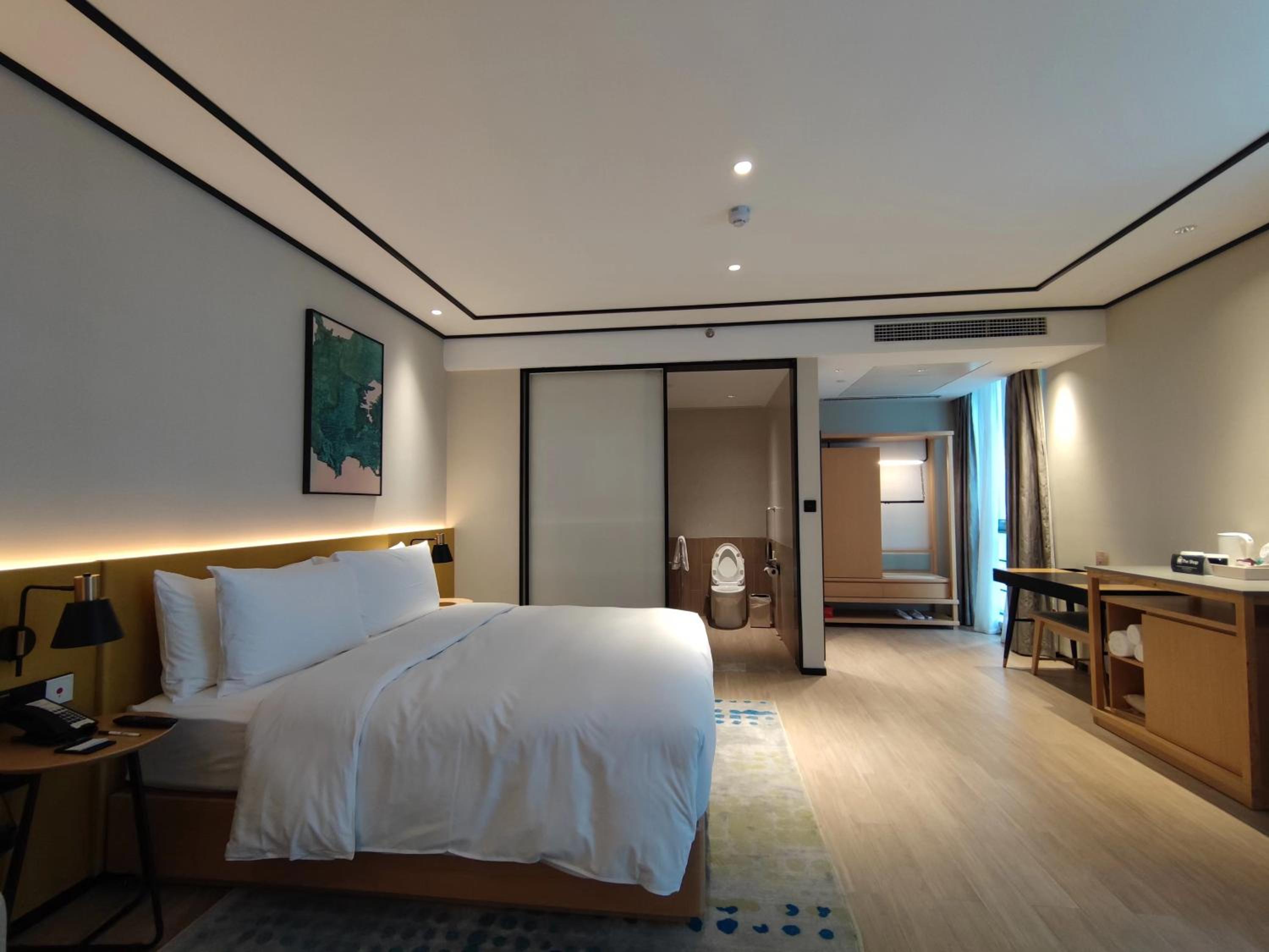 King Room - Mobility Accessible  - Photo 1