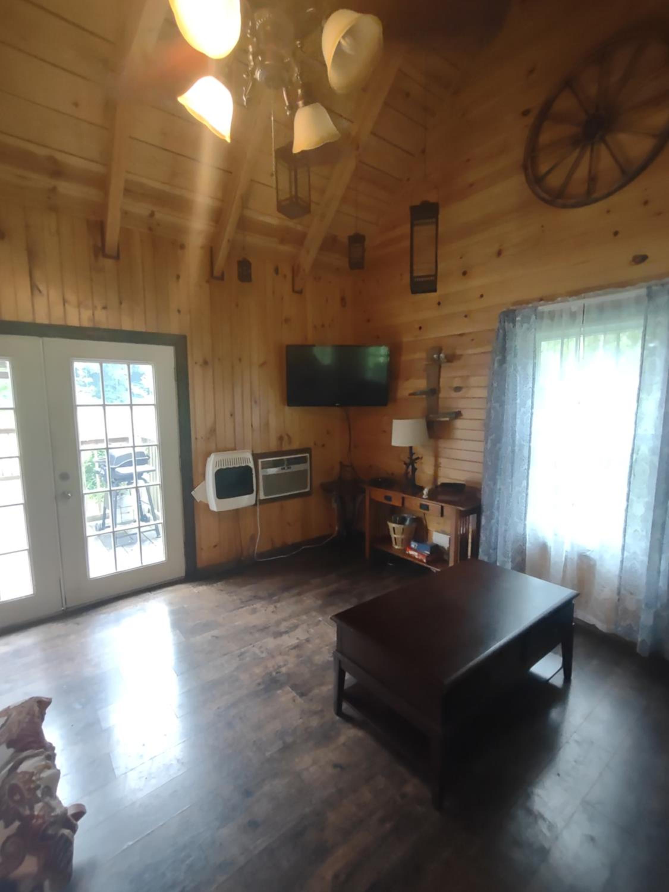 Family Room with Mountain View photo 2