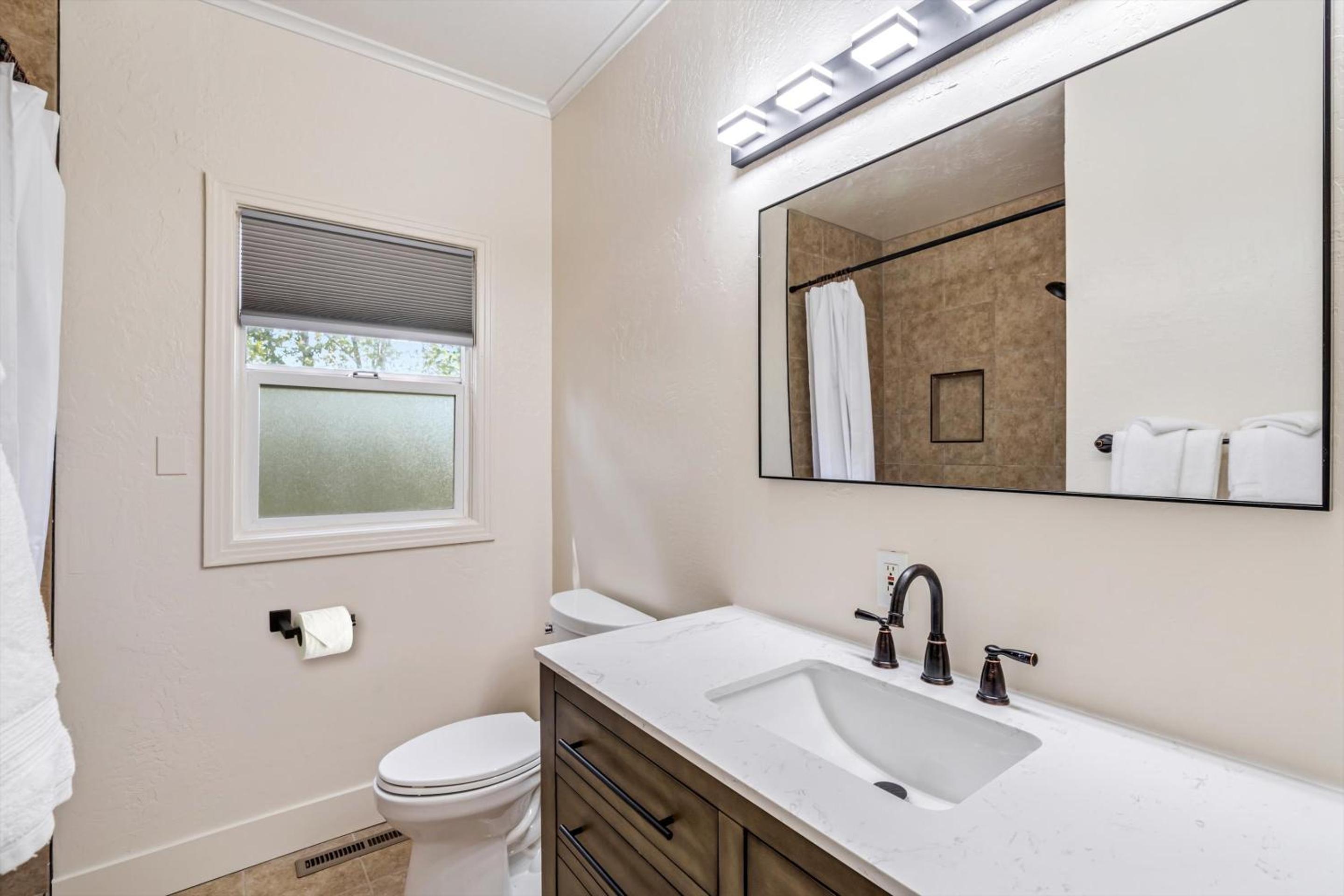 One-Bedroom Suite - Photo 2