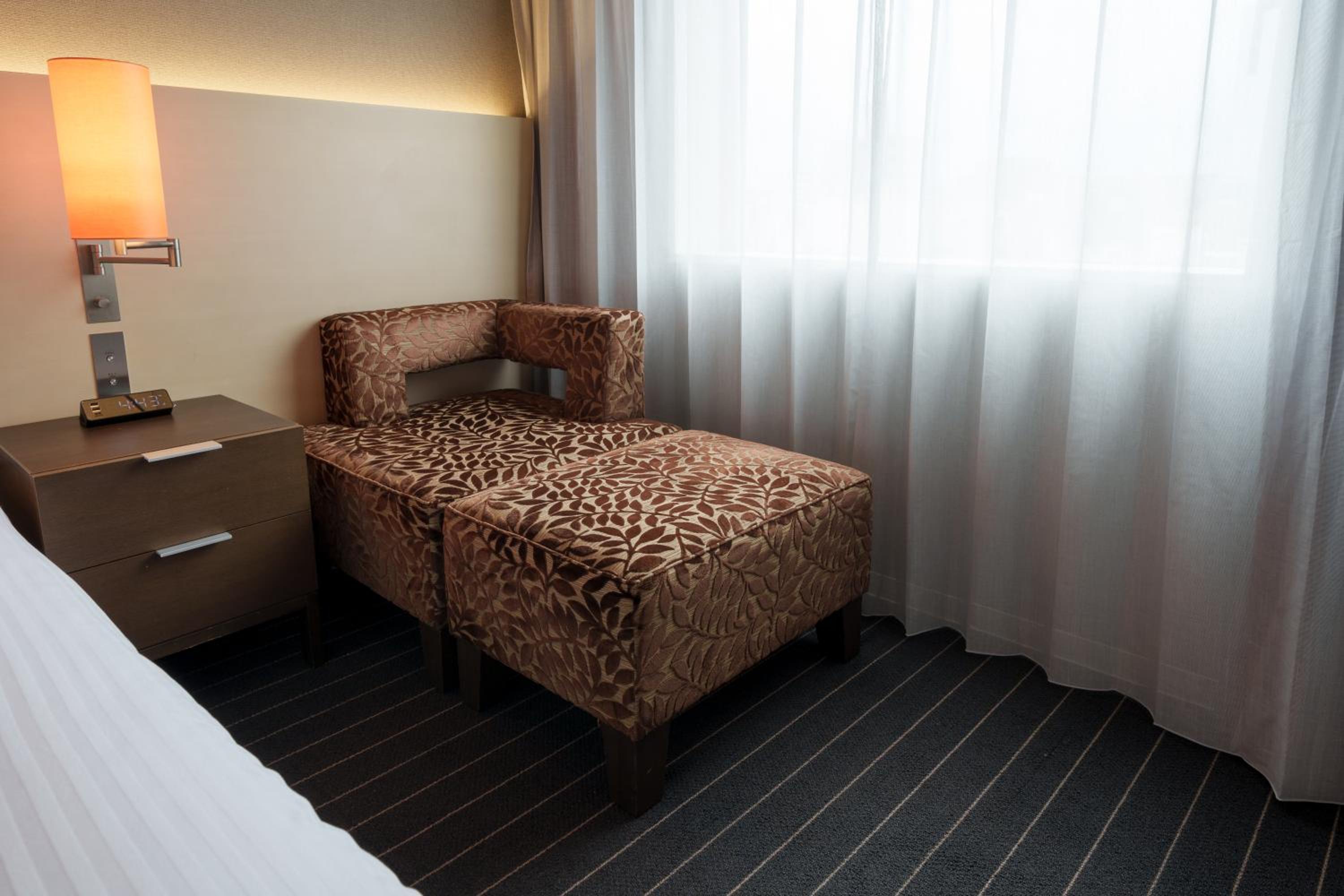 Queen Room (2 Adults) - Non-Smoking photo 3