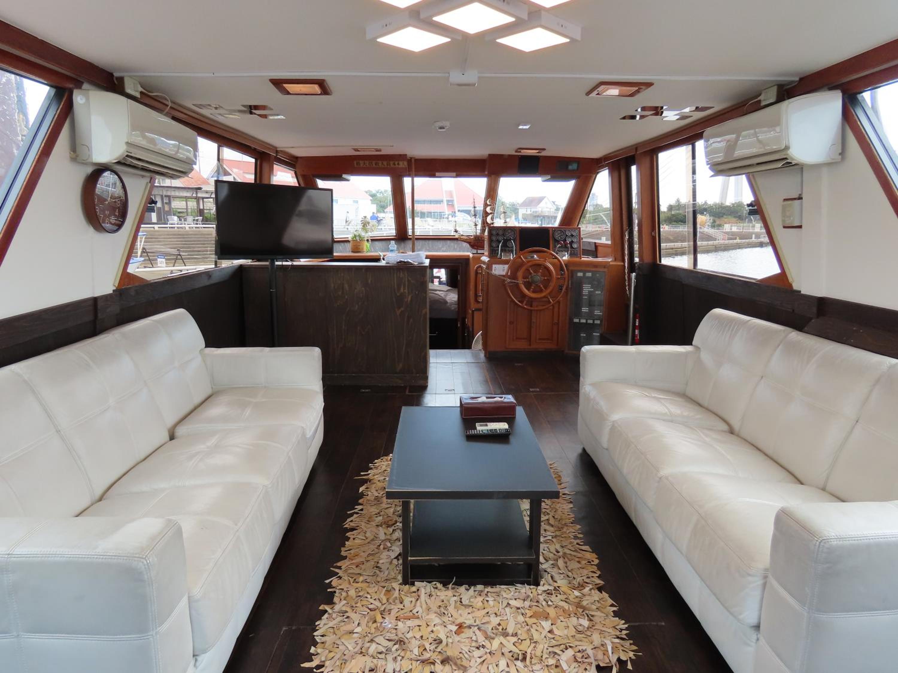 Cruiser Guest Room with Shared Bathroom