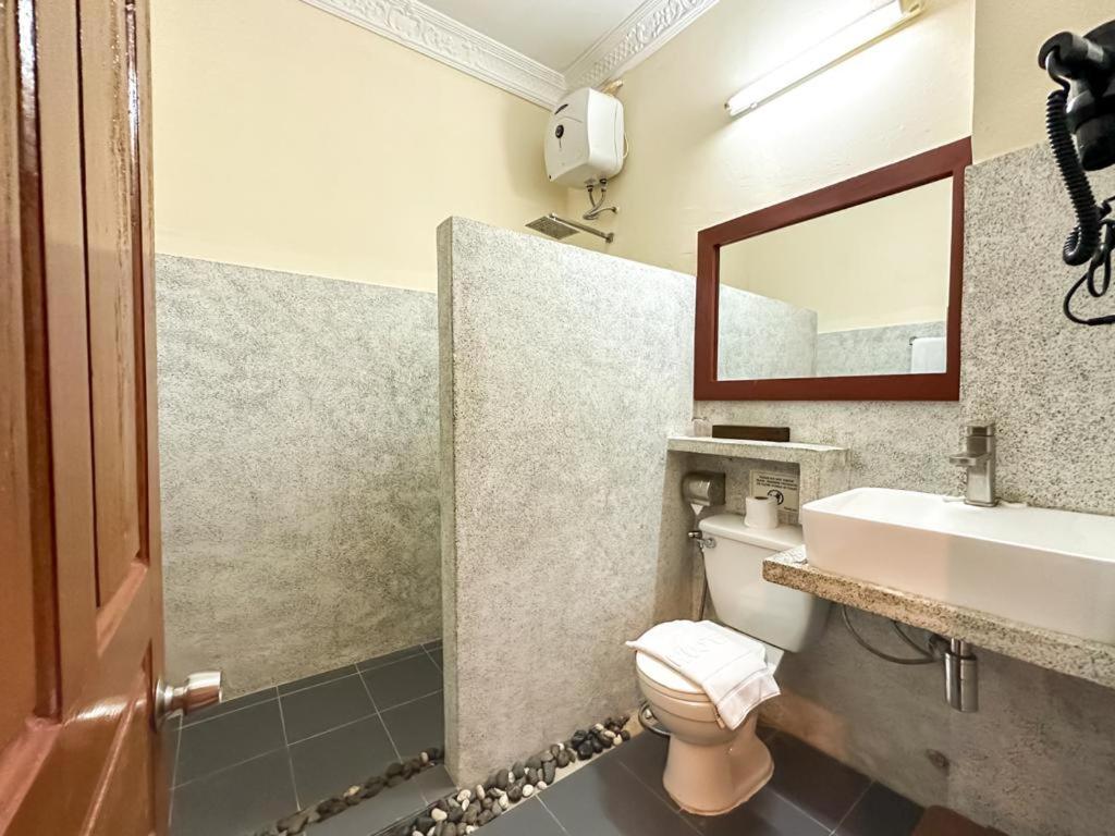 Deluxe King Room photo 3