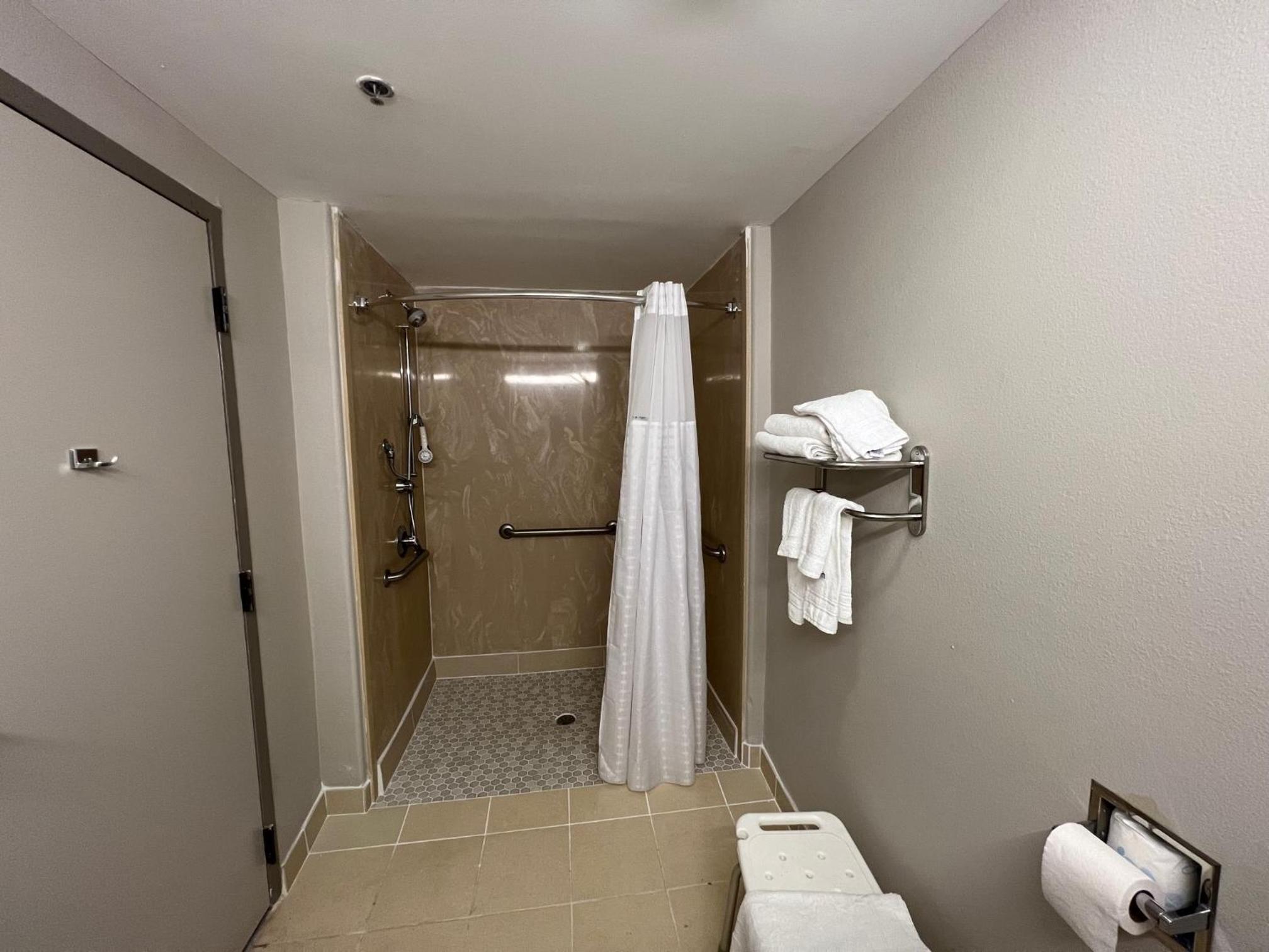 King Room - Disability Access - Photo 5